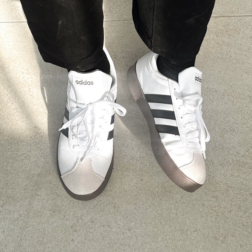 (W) Adidas VL Court Base Cloud White Core Black 착용 스타일 - 2