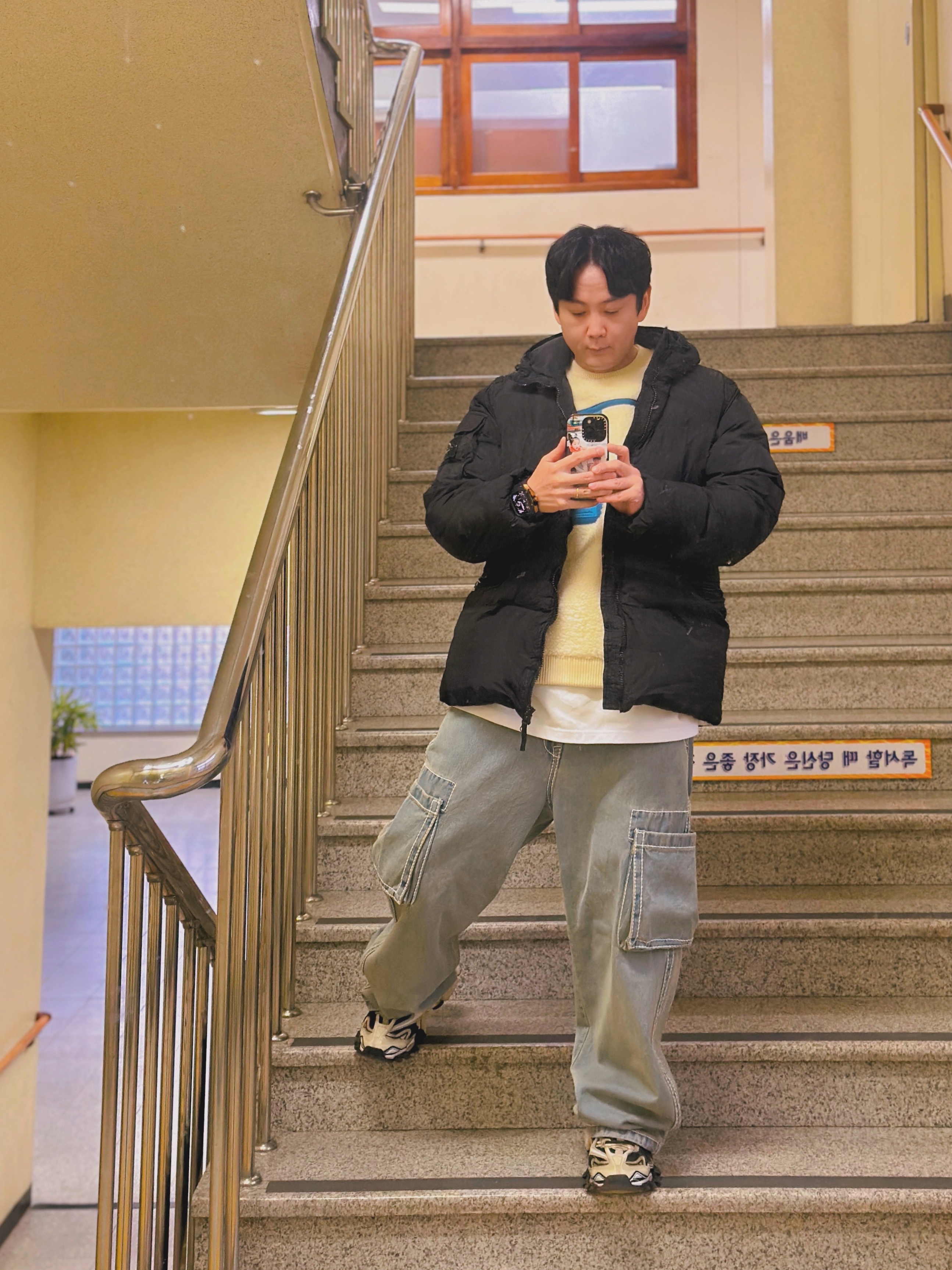 Stone Island 40223 Garment Dyed Crinkle Reps Down Jacket Black - 22FW, True Religion Classic Cargo Pants Light Indigo 착용 스타일