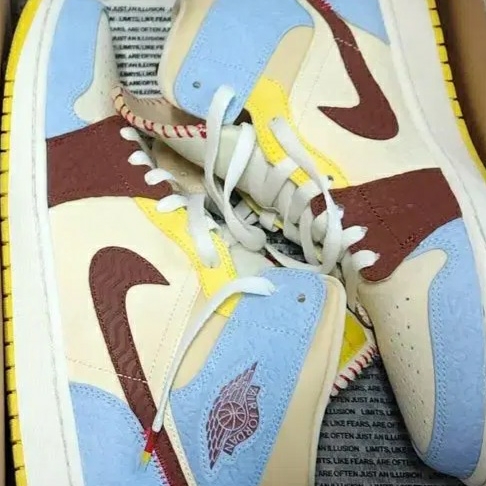 Jordan 1 x Maison Chateau Rouge Mid SE Fearless 착용 스타일