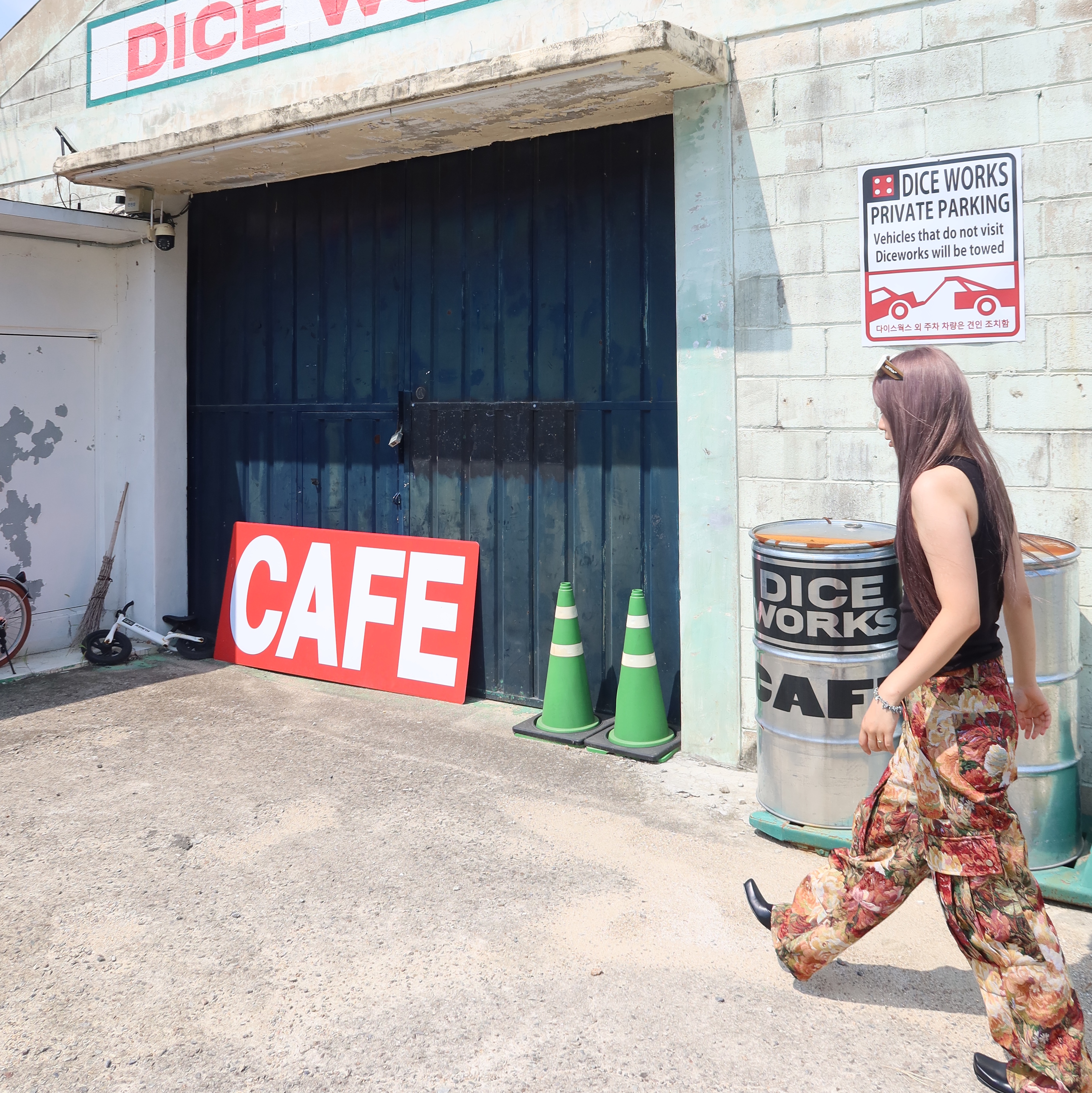 Hono Report Jacquard Cargo Pants Red Garden 착용 스타일 - 2