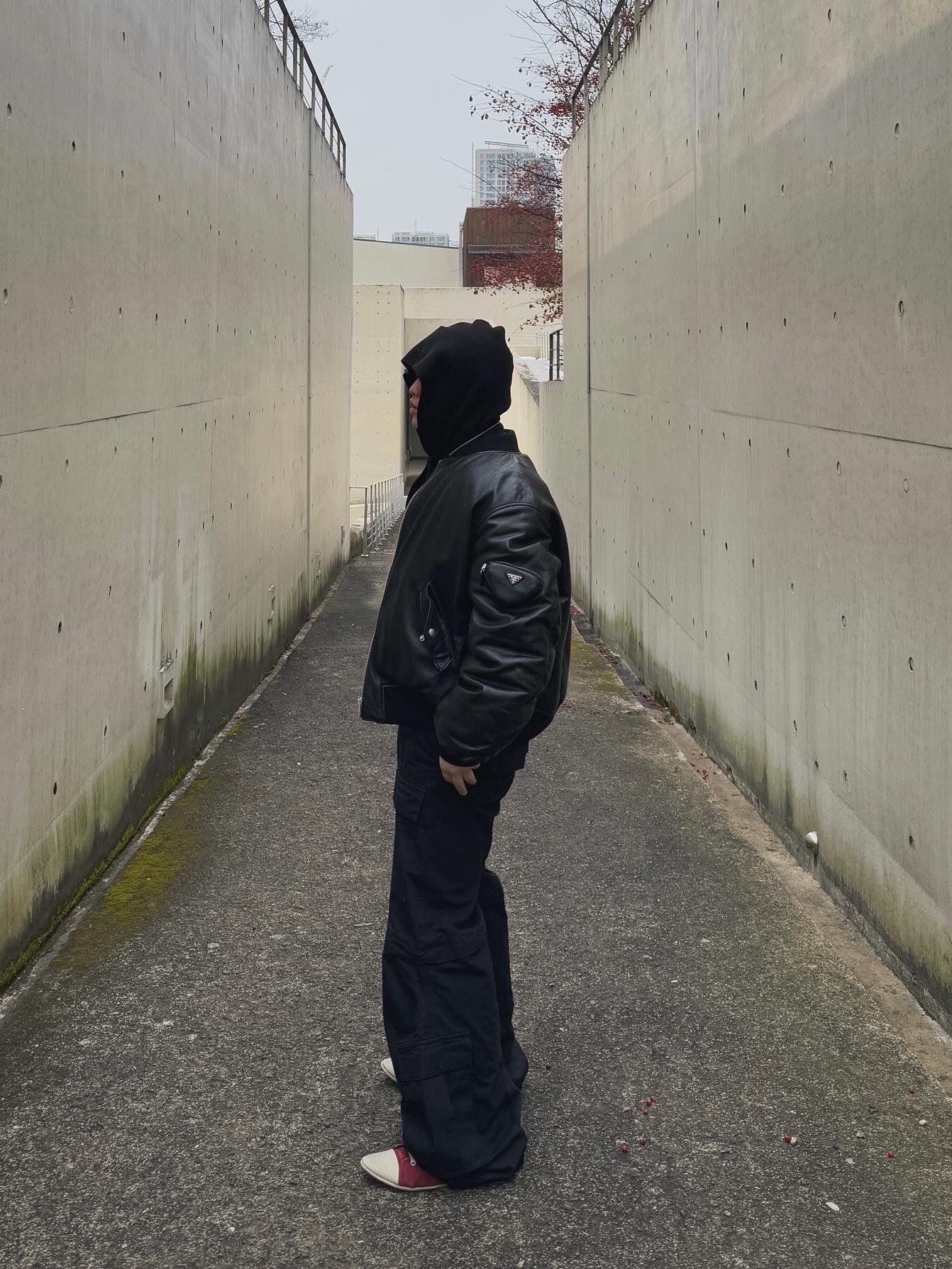Prada Nappa Leather Bomber Jacket Black, Balenciaga Flared Cargo Pants Black 착용 스타일