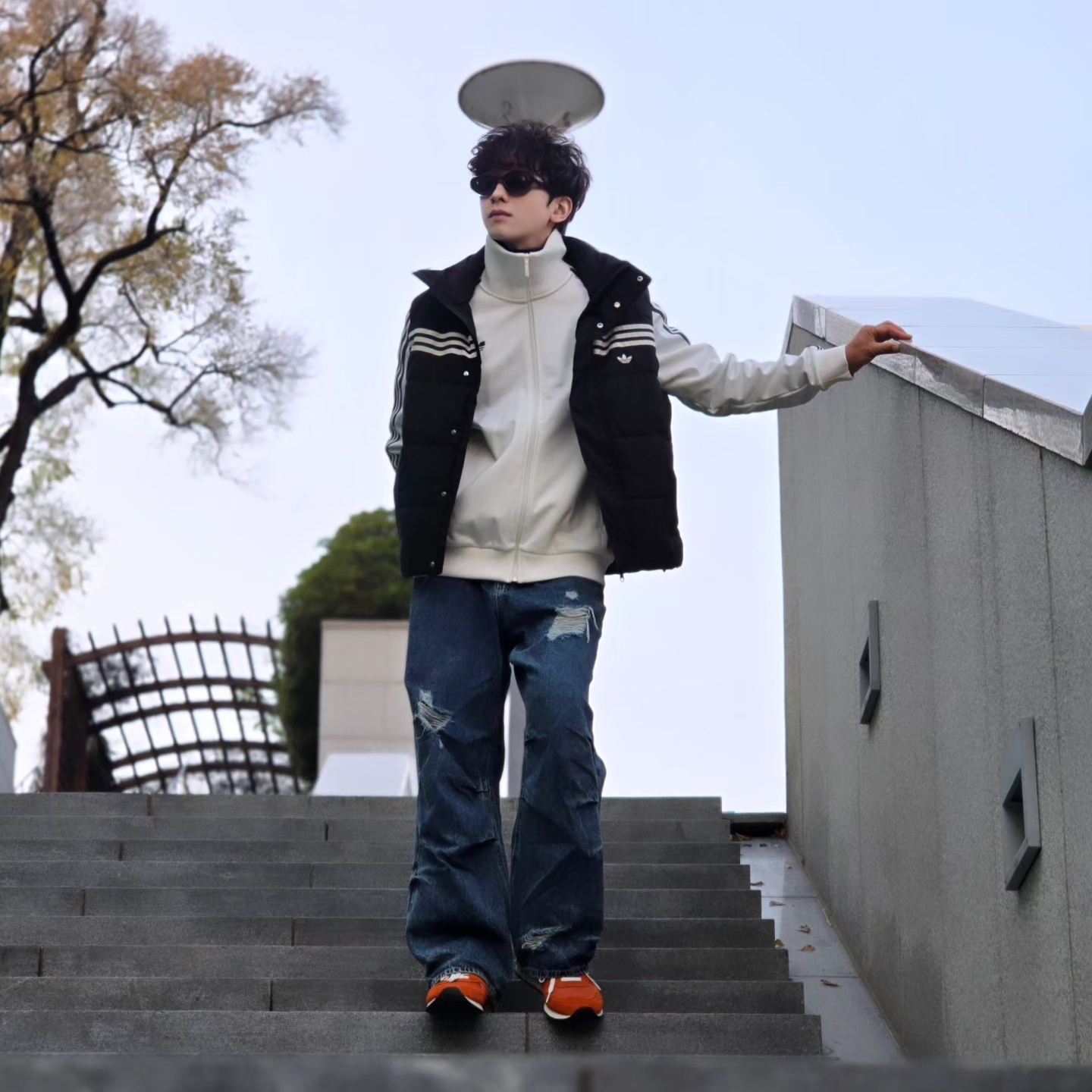 Adidas Originals 70s Padded Gilet Black - KR Sizing, Adidas German Beckenbauer Track Top Off White - KR Sizing 착용 스타일 - 4