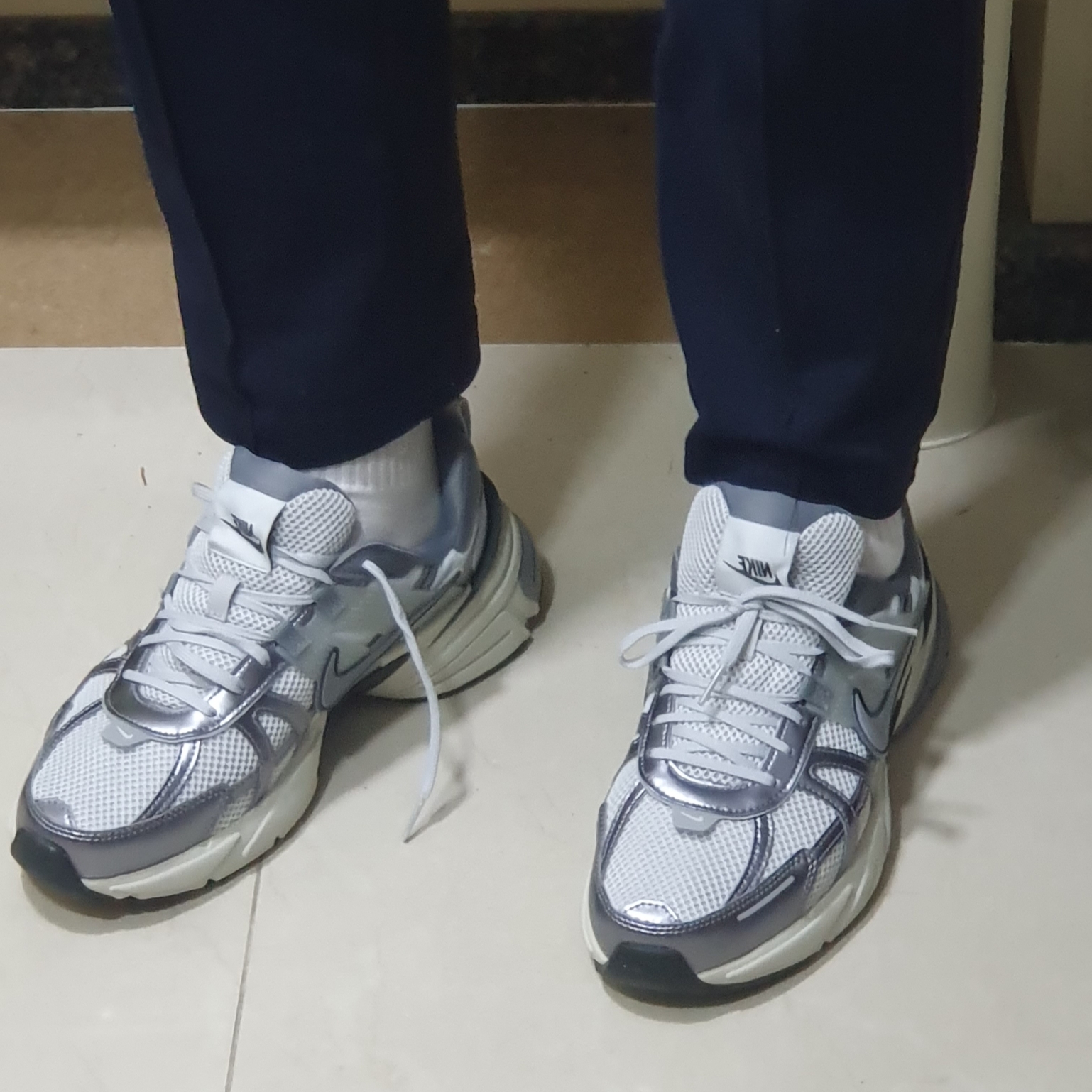 Nike V2K Run Pure Platinum Wolf Grey 착용 스타일