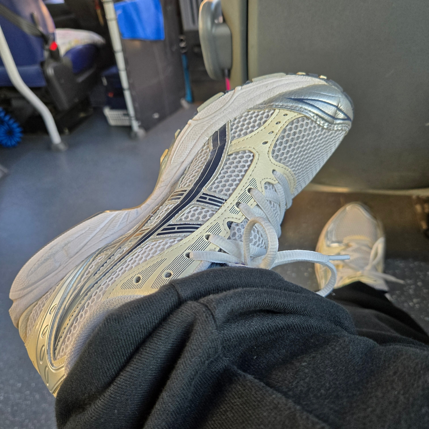 (W) Asics Gel-Kayano 14 White Midnight 착용 스타일