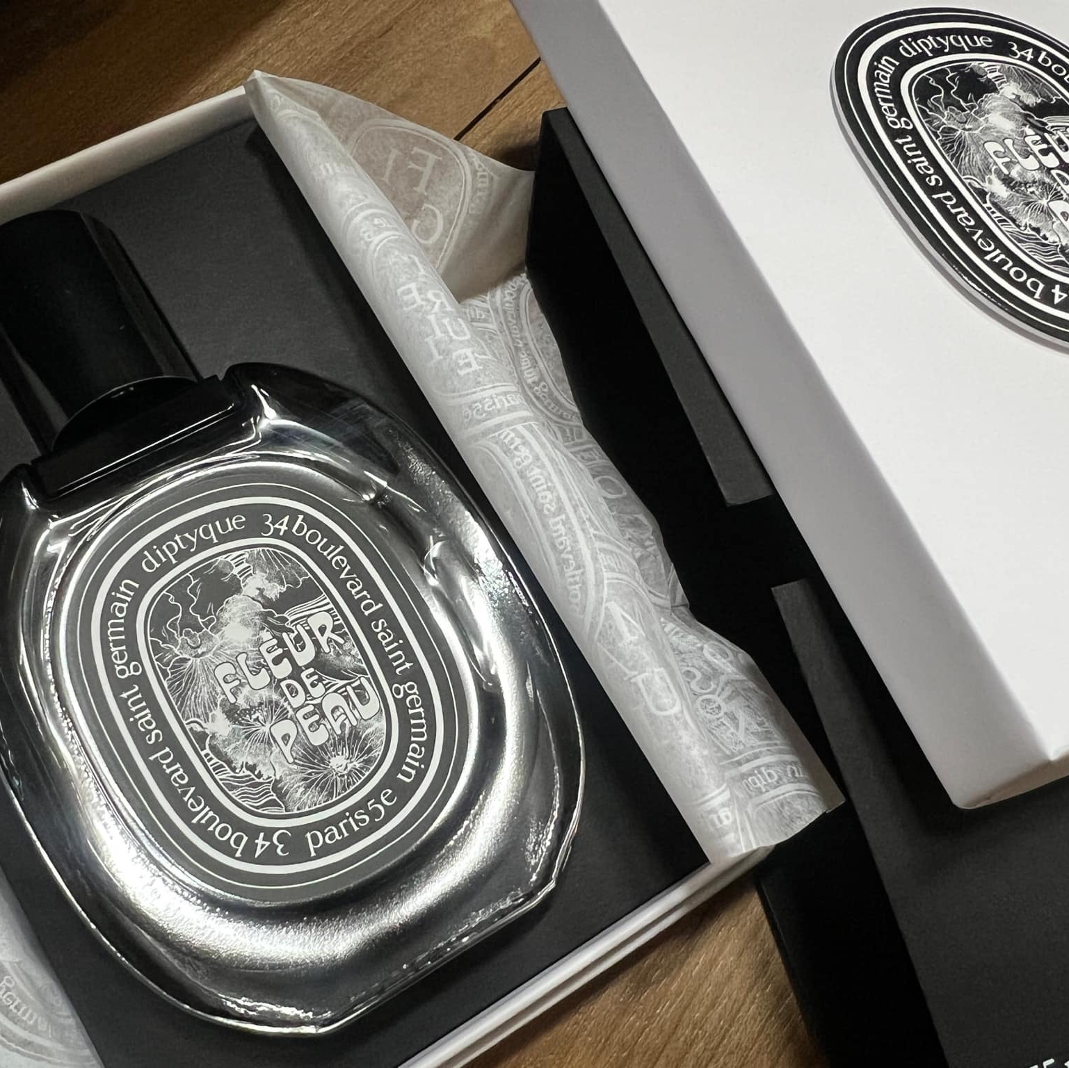 Diptyque Fleur De Peau Eau De Parfum 75ml 착용 스타일 - 1