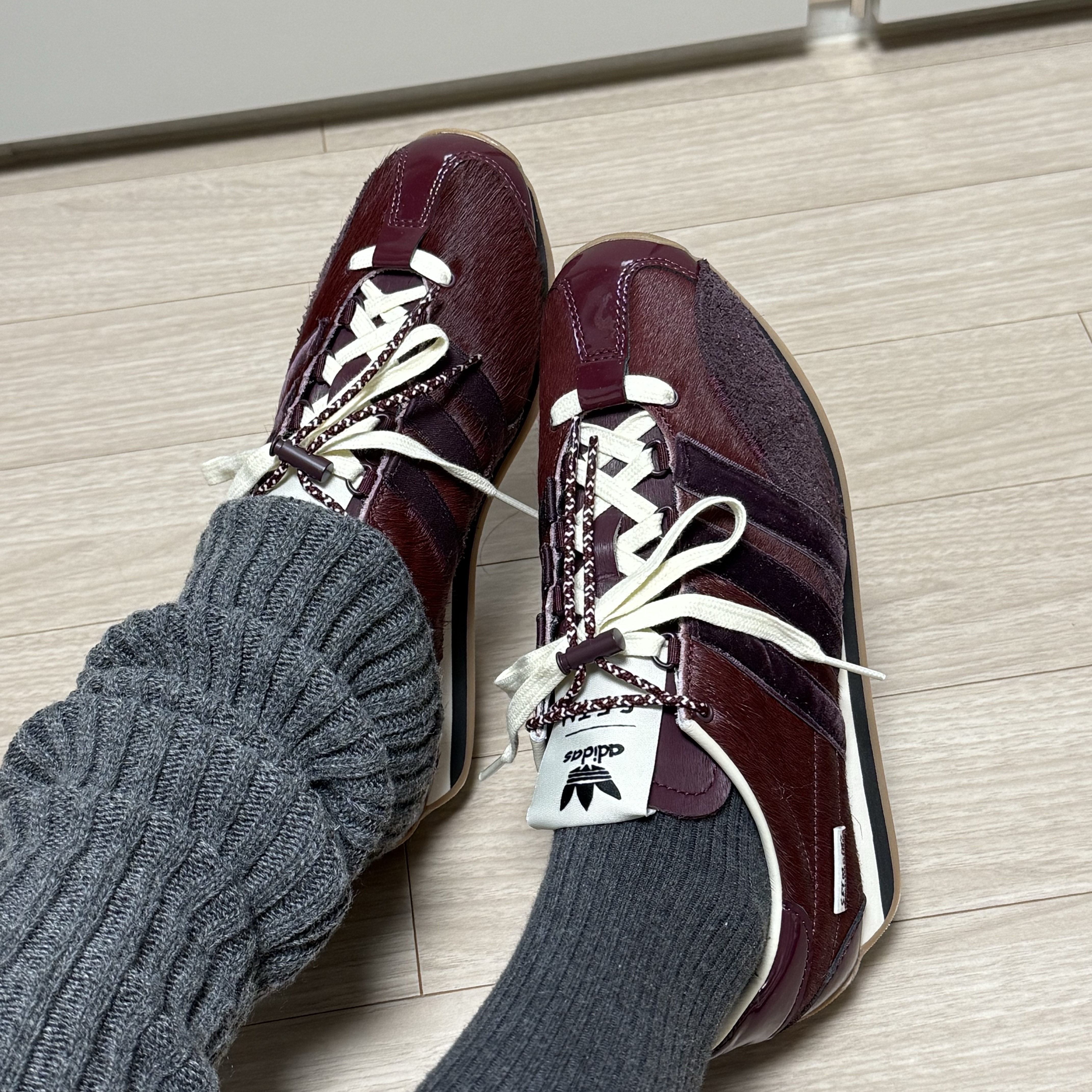 Adidas x Song for the Mute Country OG Maroon Core Black 착용 스타일 - 2