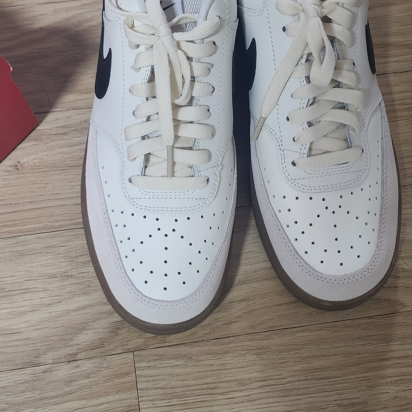 Nike Court Vision Low Sail Light Orewood Brown 착용 스타일