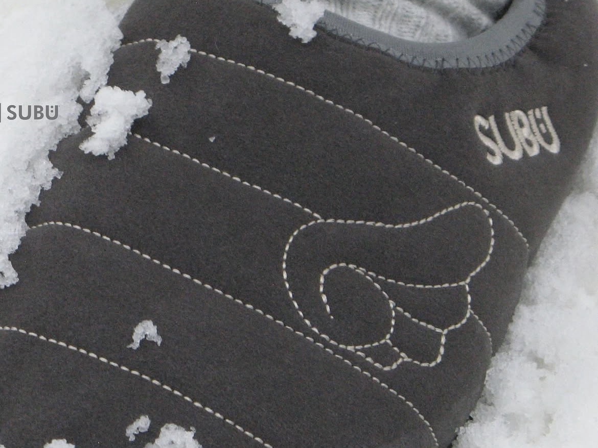 Subu x Coyseio Angel Wing Padding Shoes Charcoal, Subu x Coyseio Multi Star Padding Shoes Black 착용 스타일 - 1