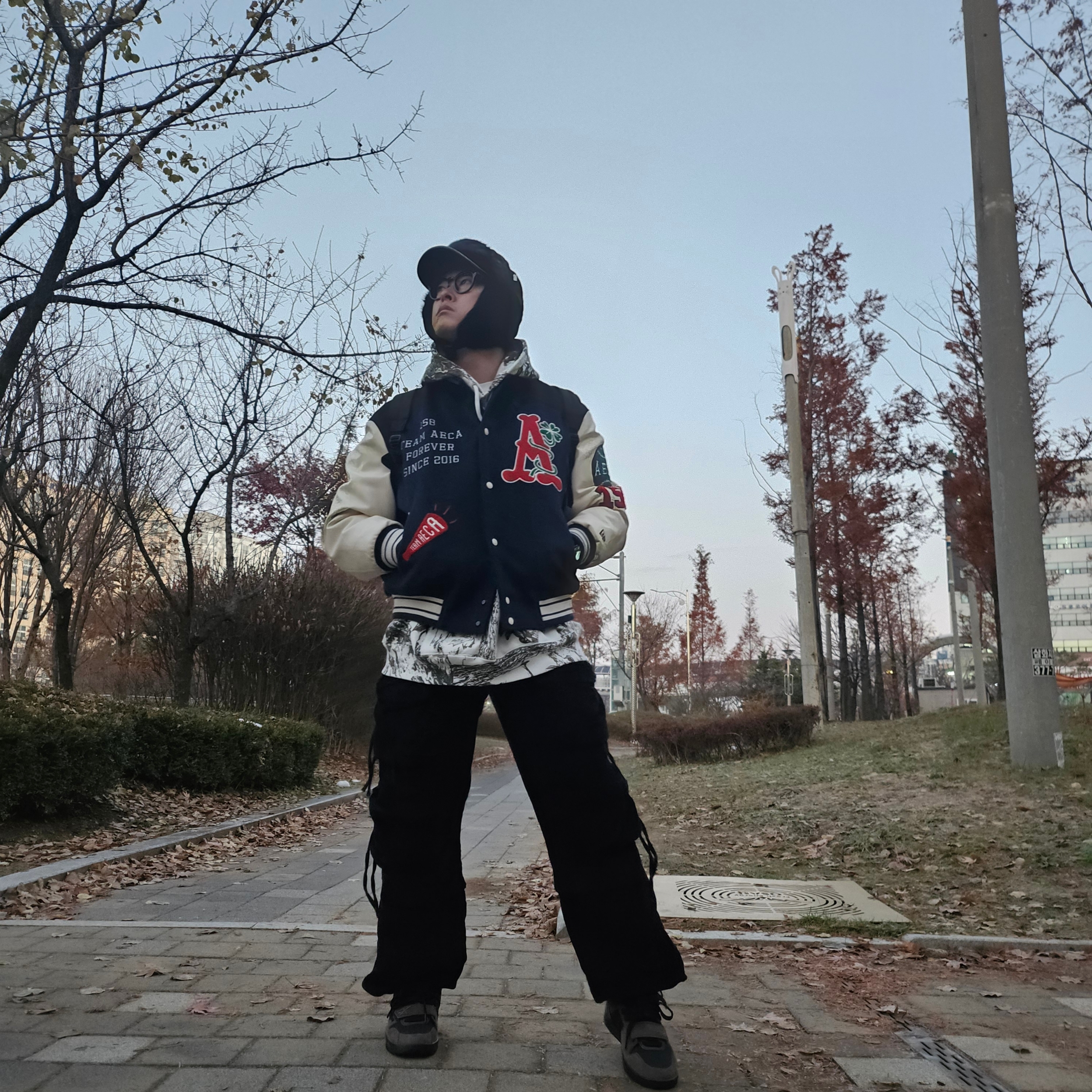 Supreme Denim Camp Cap Black - 23SS, New Era x Aeca White Varsity Jacket Navy 착용 스타일 - 2