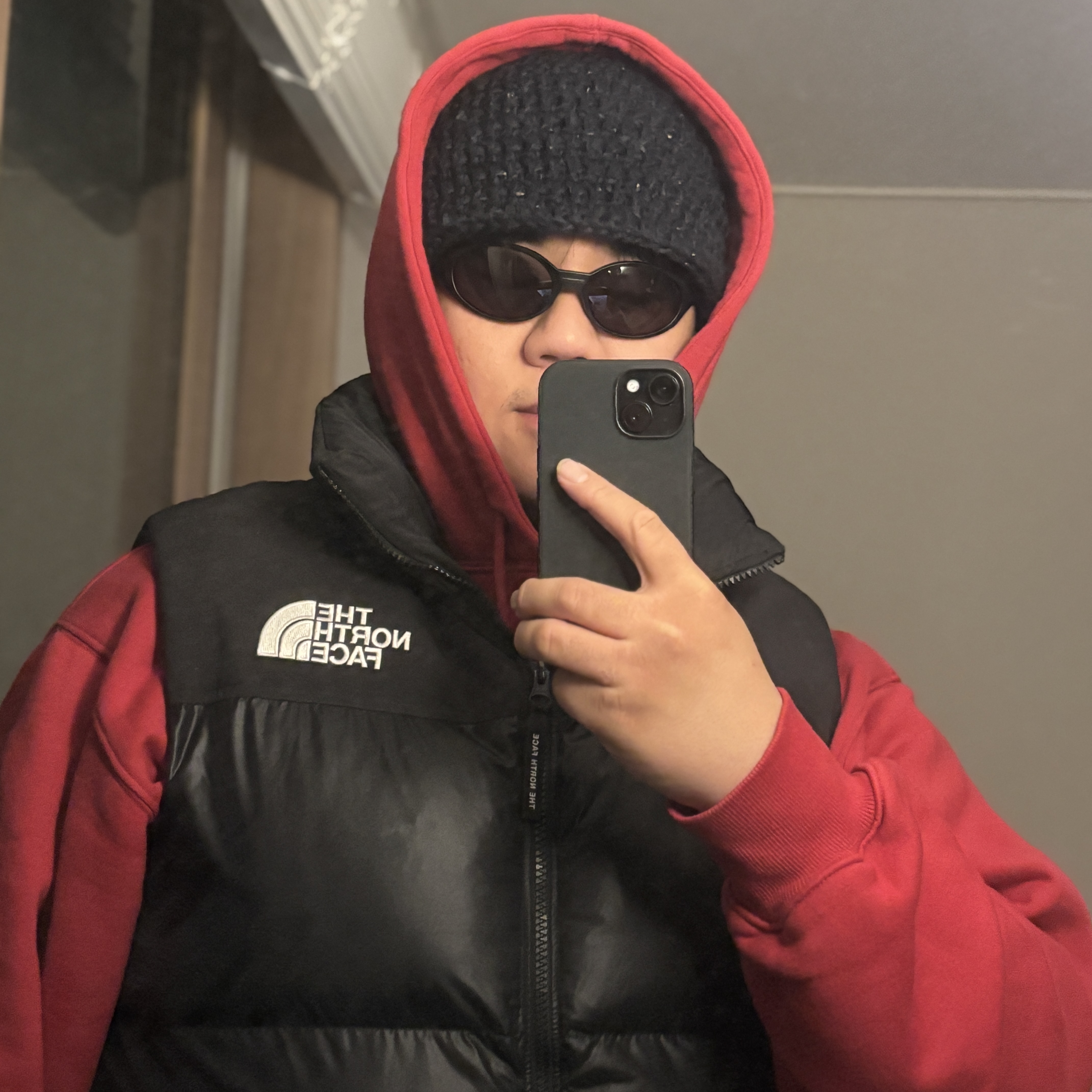 The North Face Nuptse On Ball Vest Black, Oakley Eye Jacket Redux Matte Black Frame Prizm Grey Lenses High Bridge Fit 착용 스타일