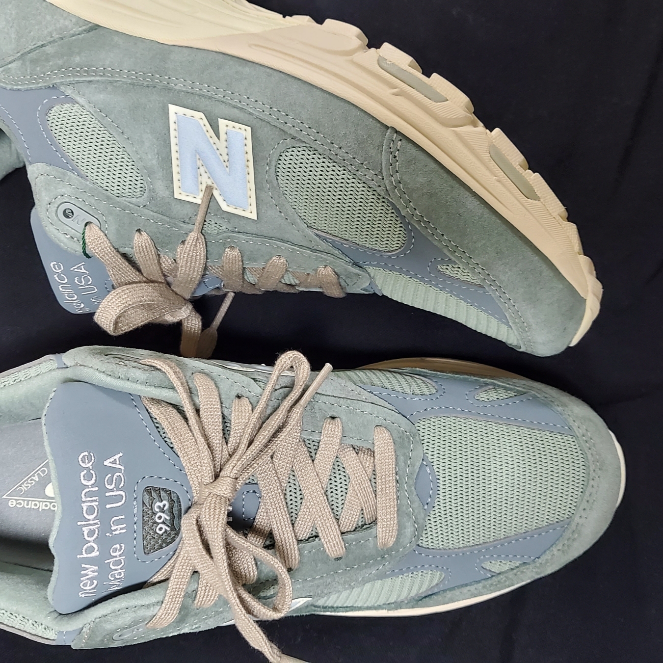 New Balance x Kith 993 Made in USA Slate Grey 착용 스타일 - 2