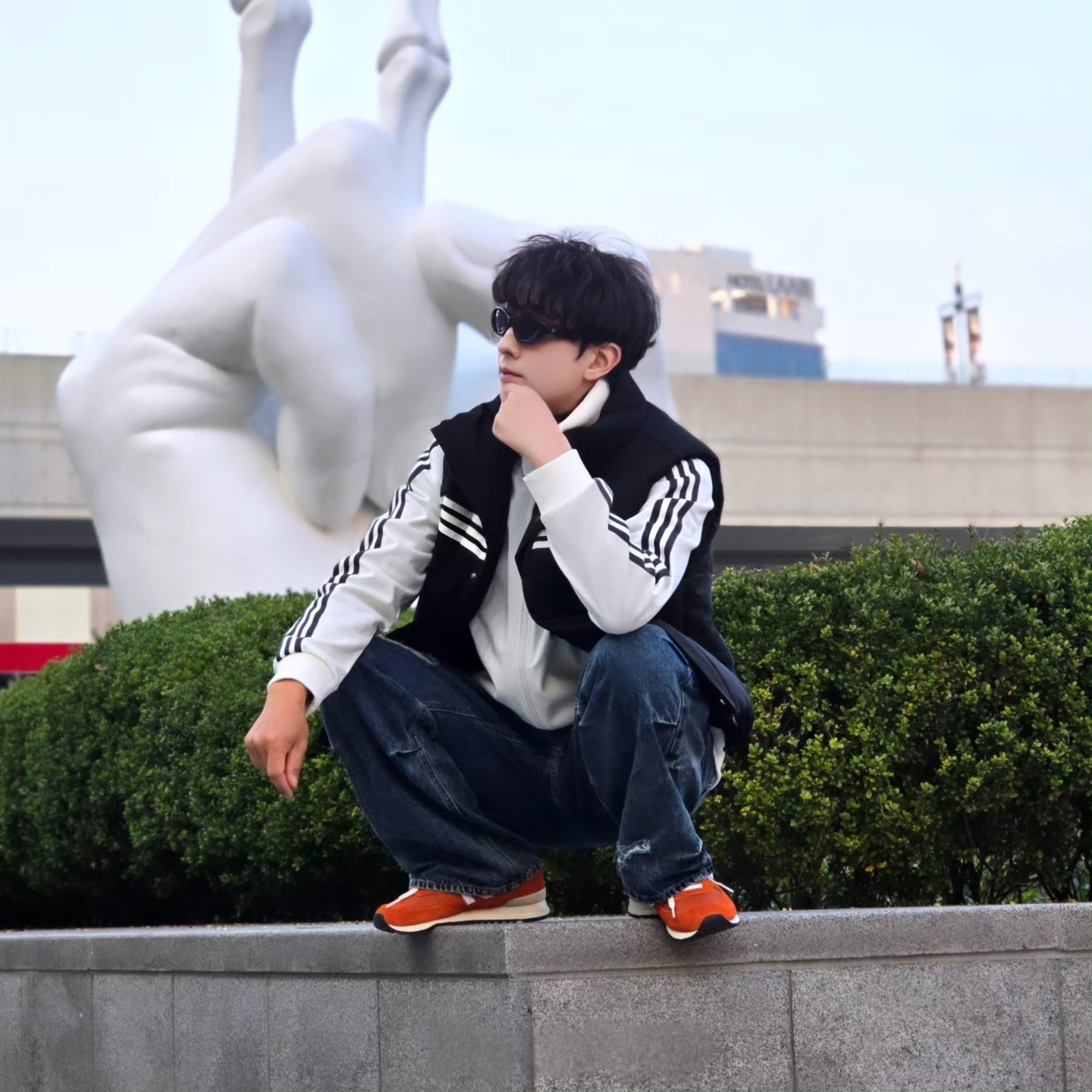 Adidas Originals 70s Padded Gilet Black - KR Sizing, Adidas German Beckenbauer Track Top Off White - KR Sizing 착용 스타일 - 3