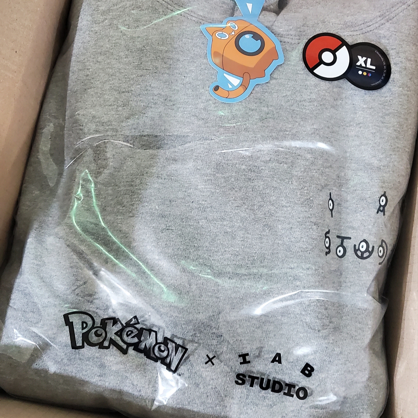 IAB Studio x Pokemon Unown Hoodie Gray 착용 스타일
