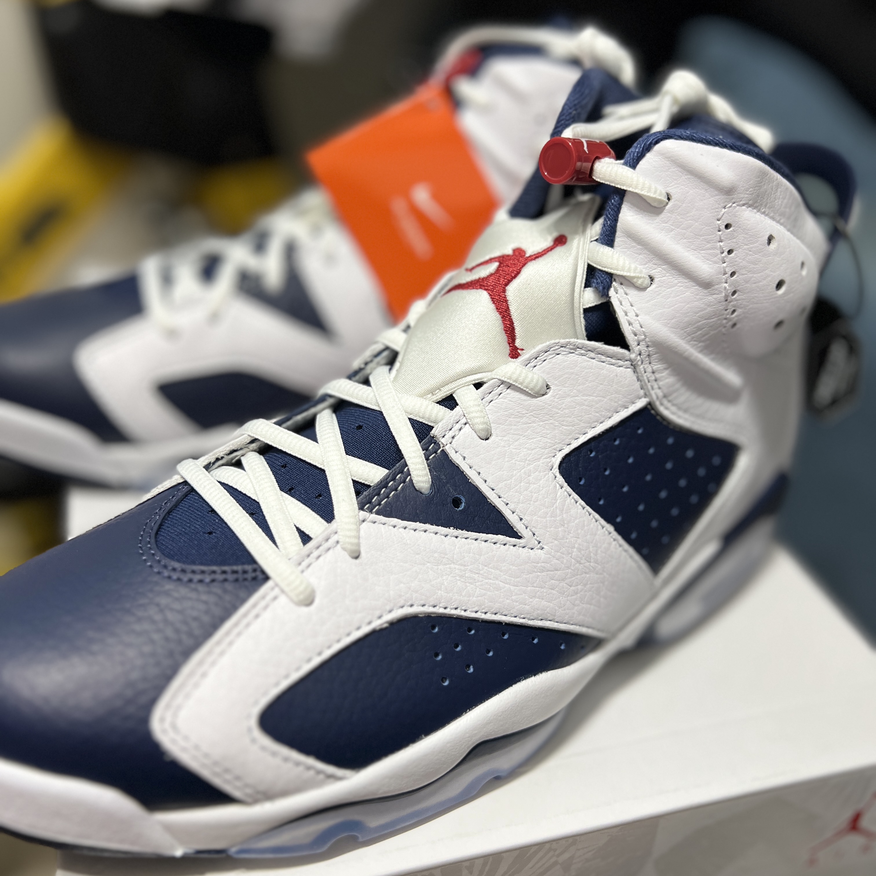 Jordan 6 Retro White and Midnight Navy 착용 스타일 - 3