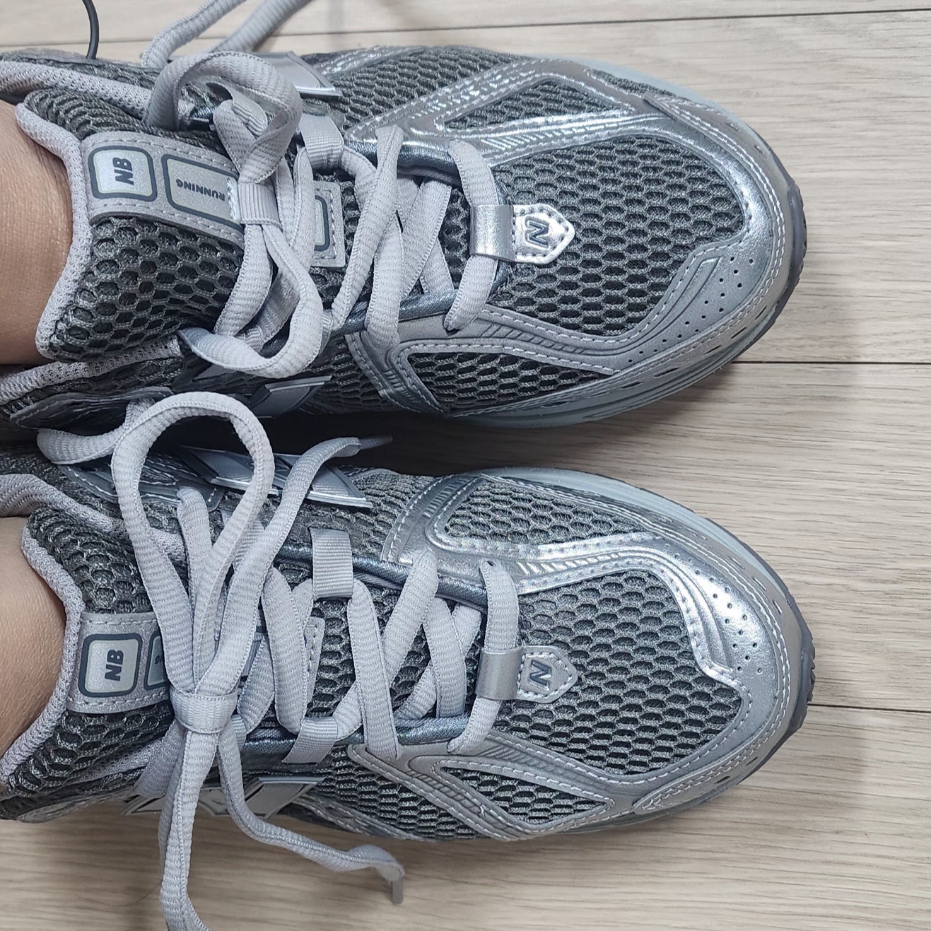 New Balance 1906R Harbor Grey Silver Metalic 착용 스타일
