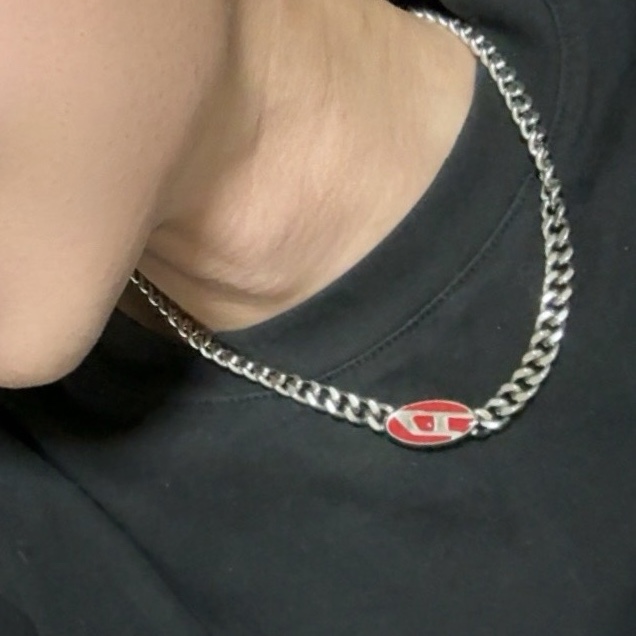 Diesel Dx1446 Red Enamel Stainless Steel Chain Necklace Silver 착용 스타일