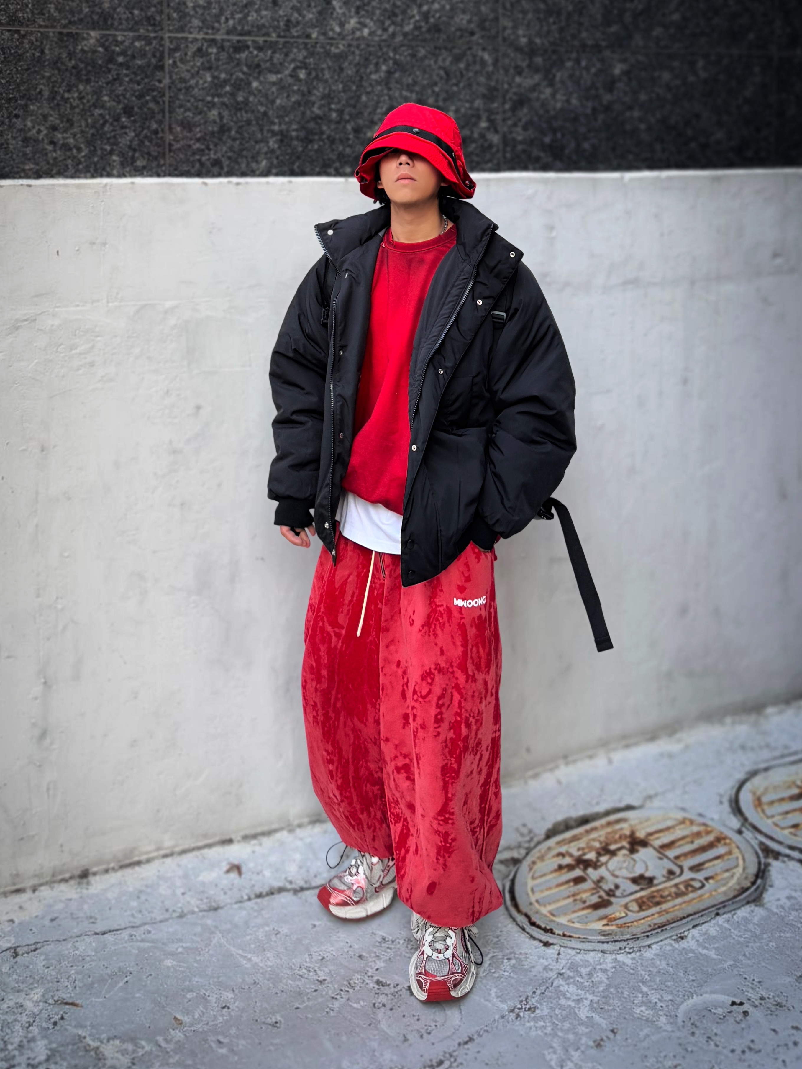 Balenciaga 3XL Sneakers White Red 착용 스타일 - 1