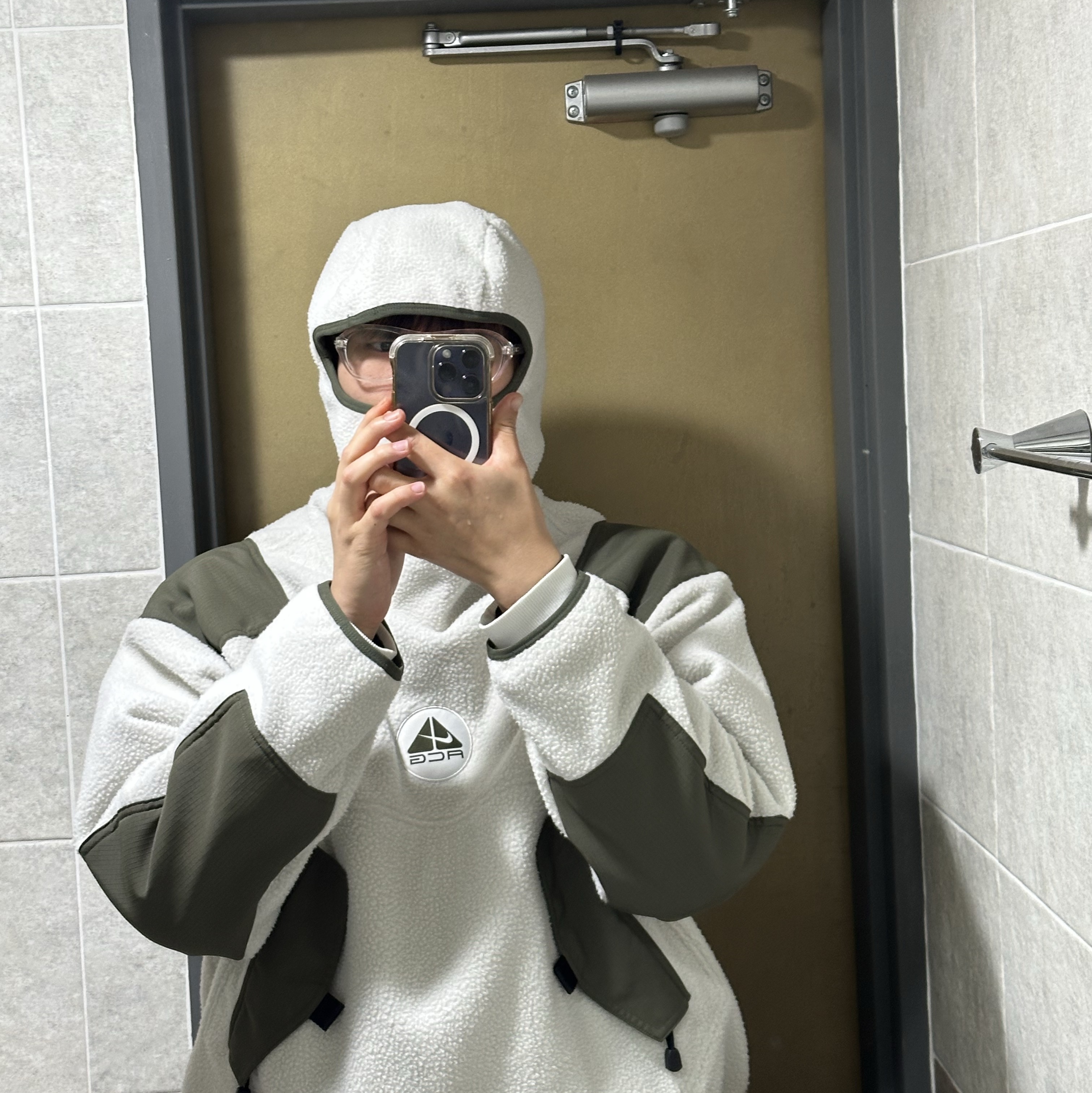 Nike ACG Balaclava Retro Fleece Pullover Light Bone Cargo Khaki - Asia 착용 스타일