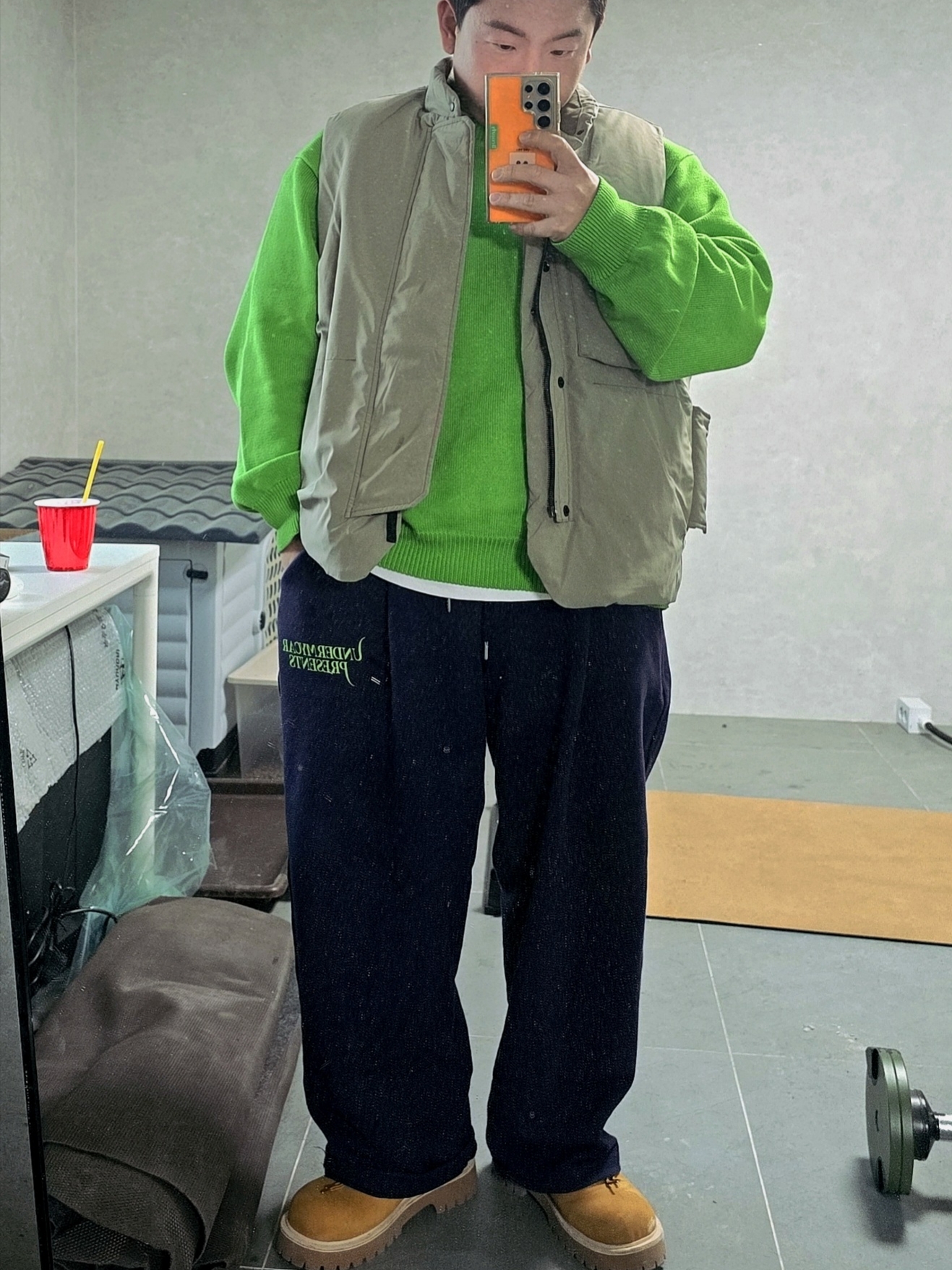 Stussy Bent Crown Sweater Lime 착용 스타일