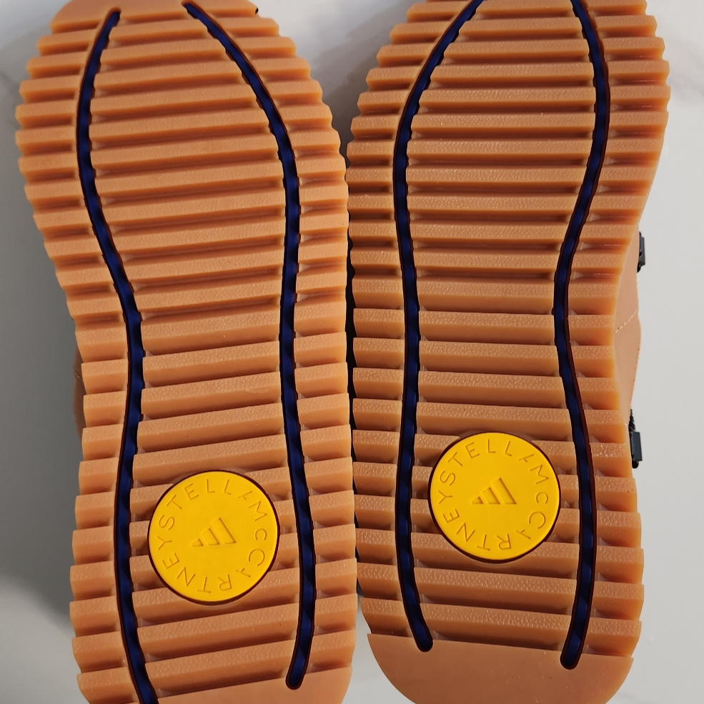 (W) Adidas x Stella McCartney Winterboot Mystery Ink Crew Yellow 착용 스타일 - 3
