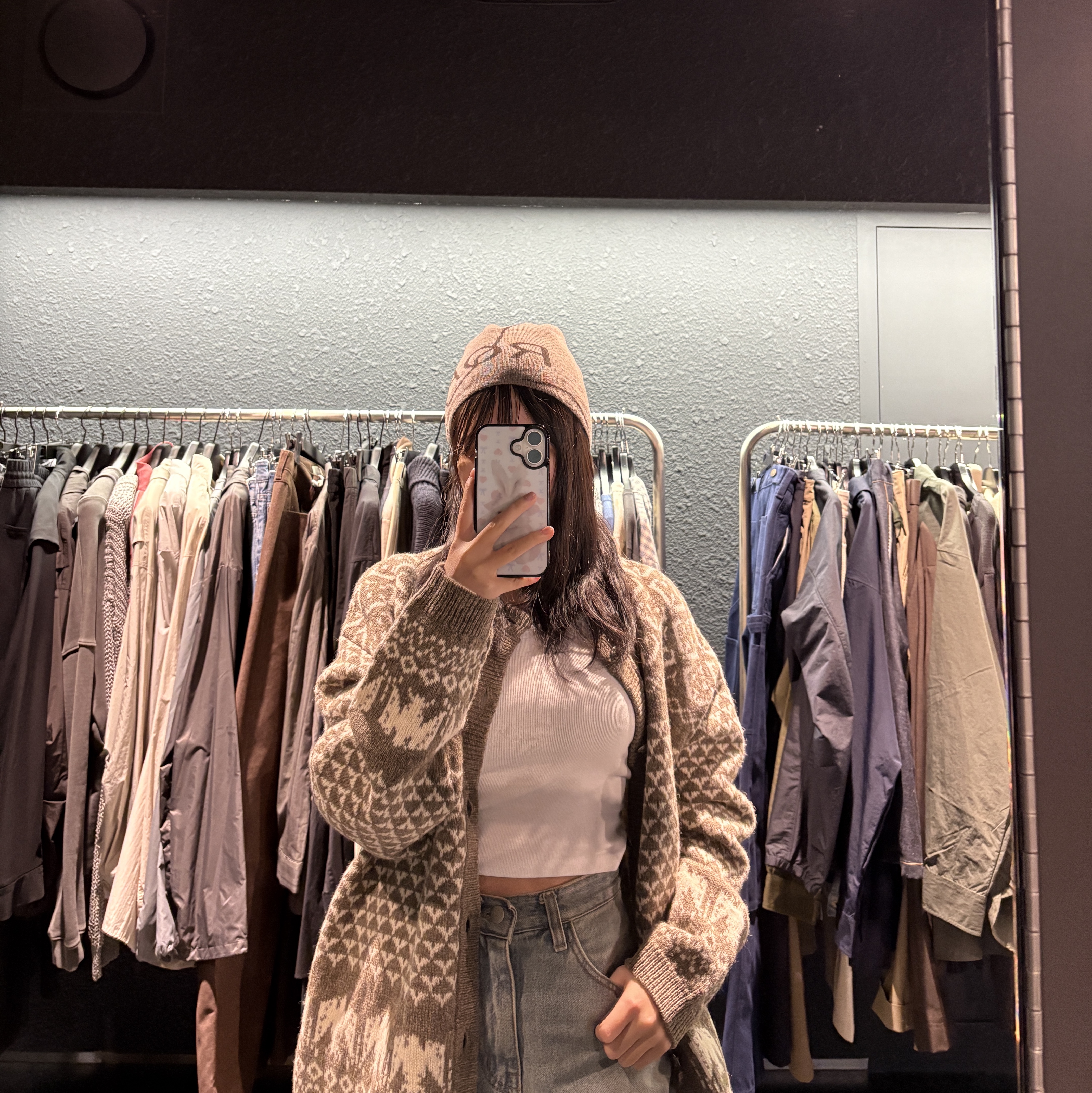 ROA Beanie Logo Taupe - 24FW, [KREAM 단독] California General Store x Fill the Bill Nordic Cardigan Beige - 24FW 착용 스타일