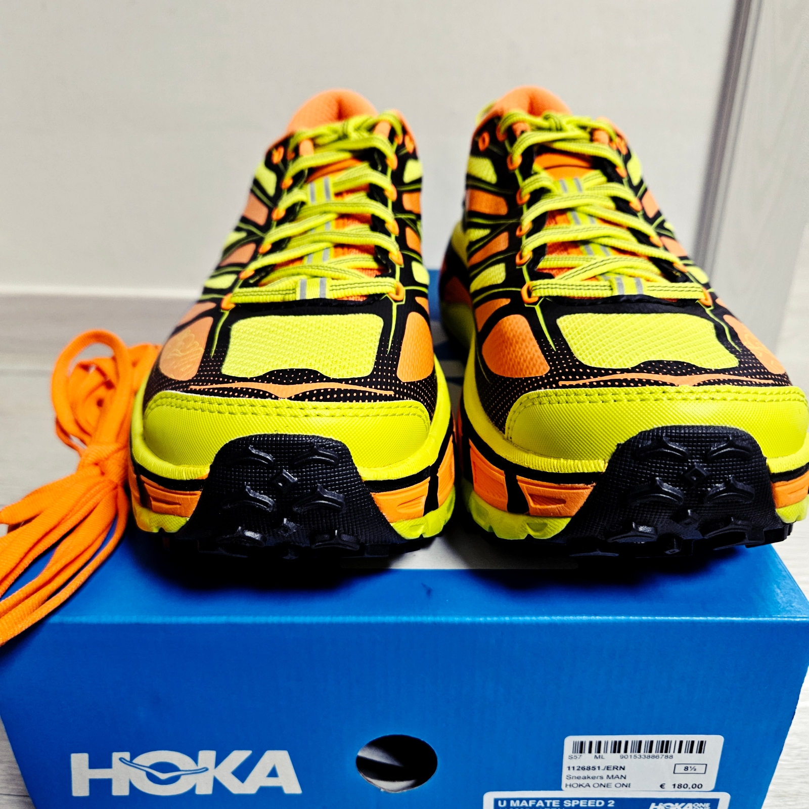Hoka Mafate Speed 2 Electric Tangerine Citrus 착용 스타일 - 1