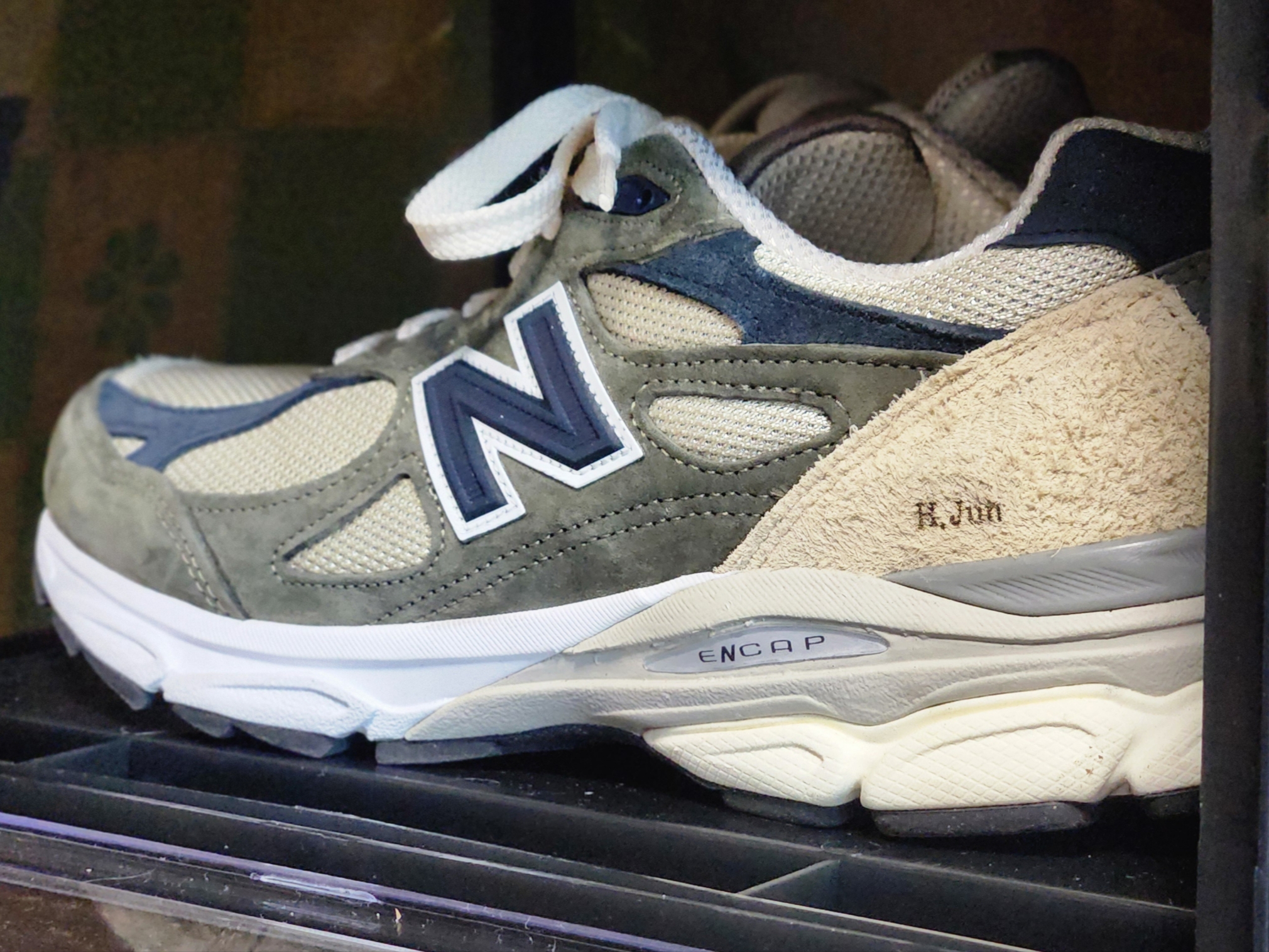 New Balance 990v3 Made in USA Olive 착용 스타일