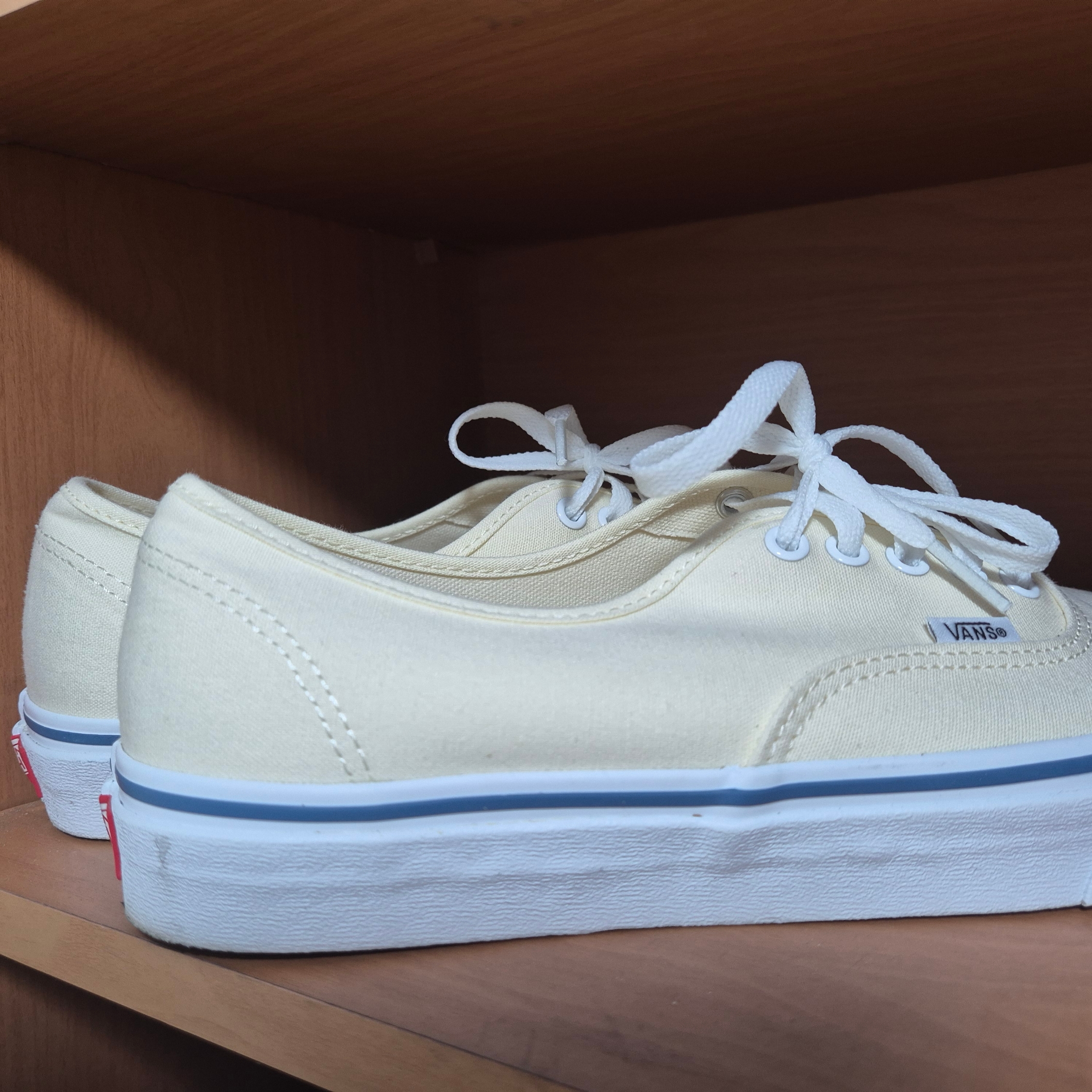 Vans Authentic White 착용 스타일