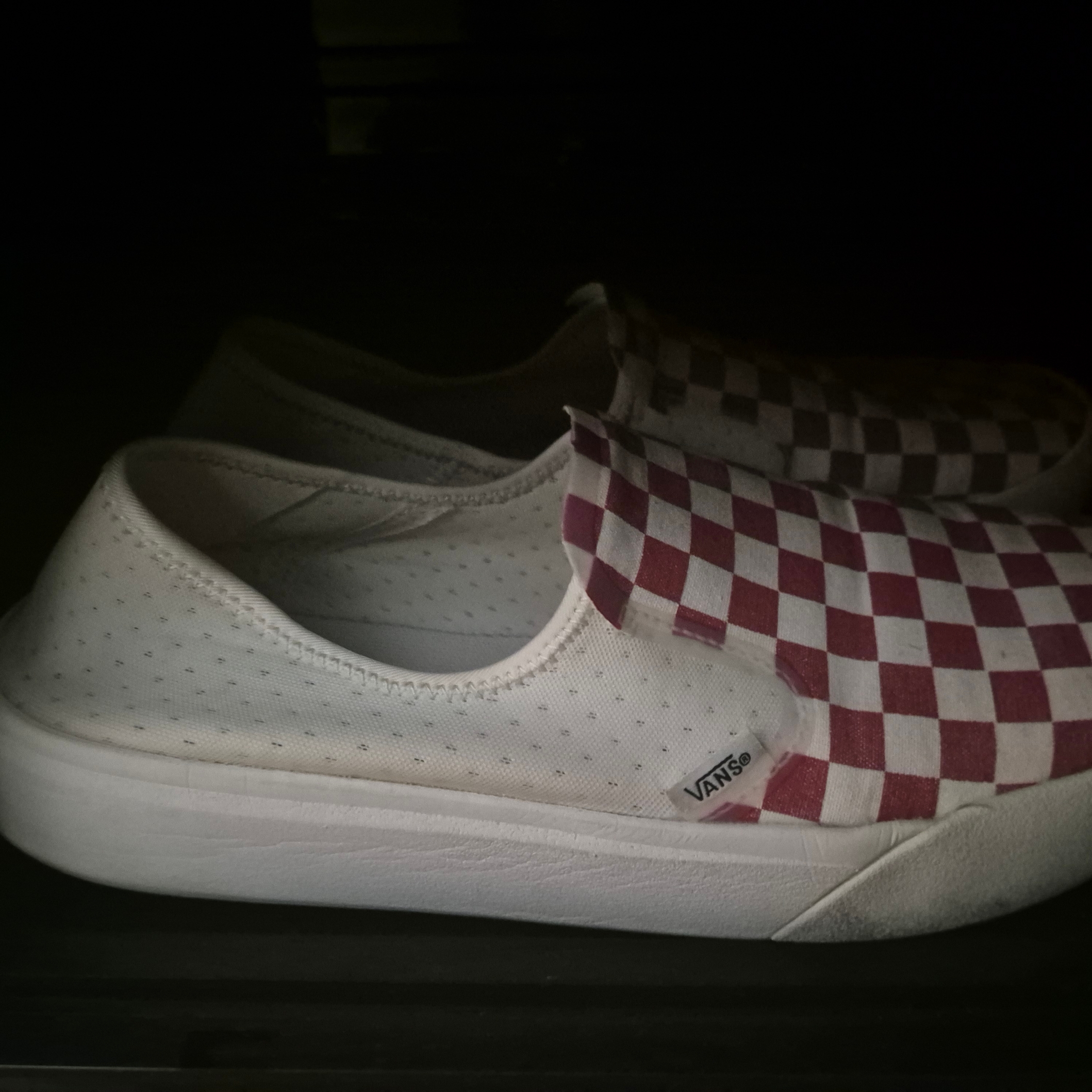 Vans ComfyCush One Checkerboard Racing Red Marshmallow 착용 스타일
