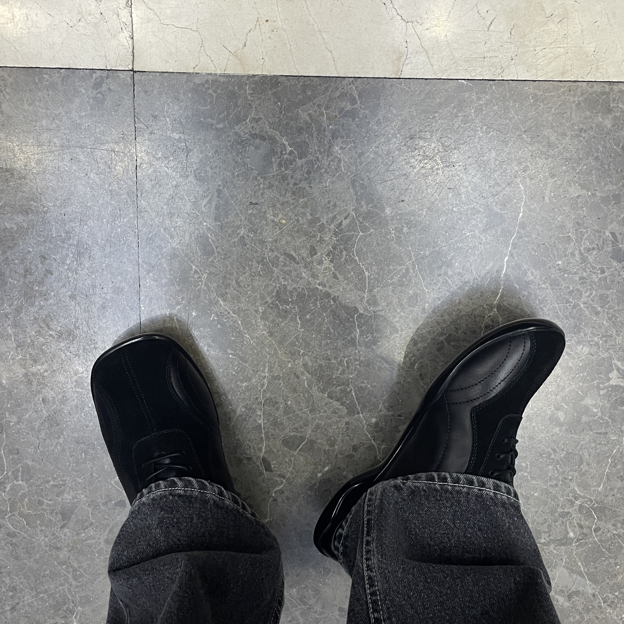 Pemont Square Black 착용 스타일