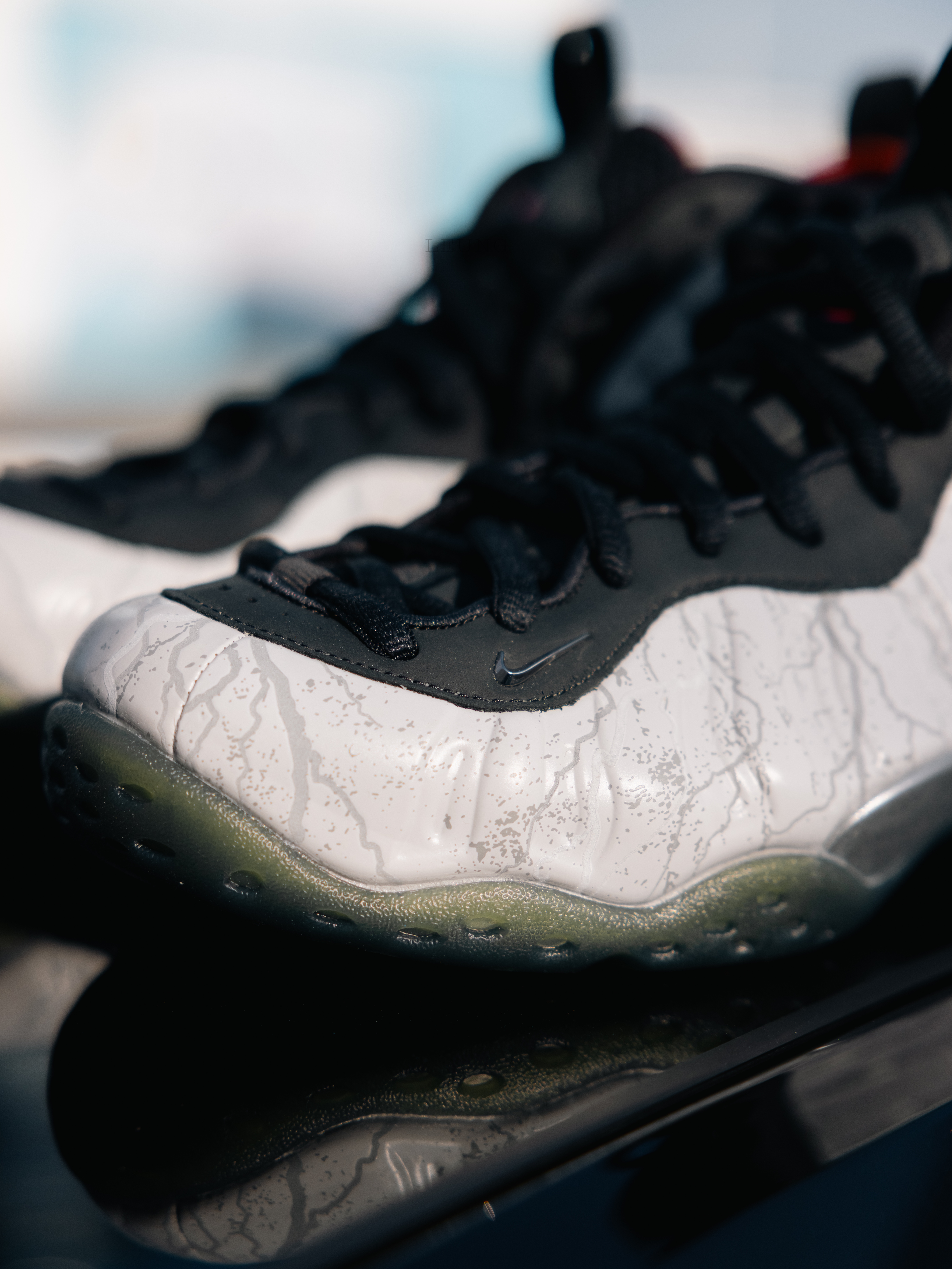 Nike x Tekken 8 Air Foamposite One PRM Jin 착용 스타일 - 6