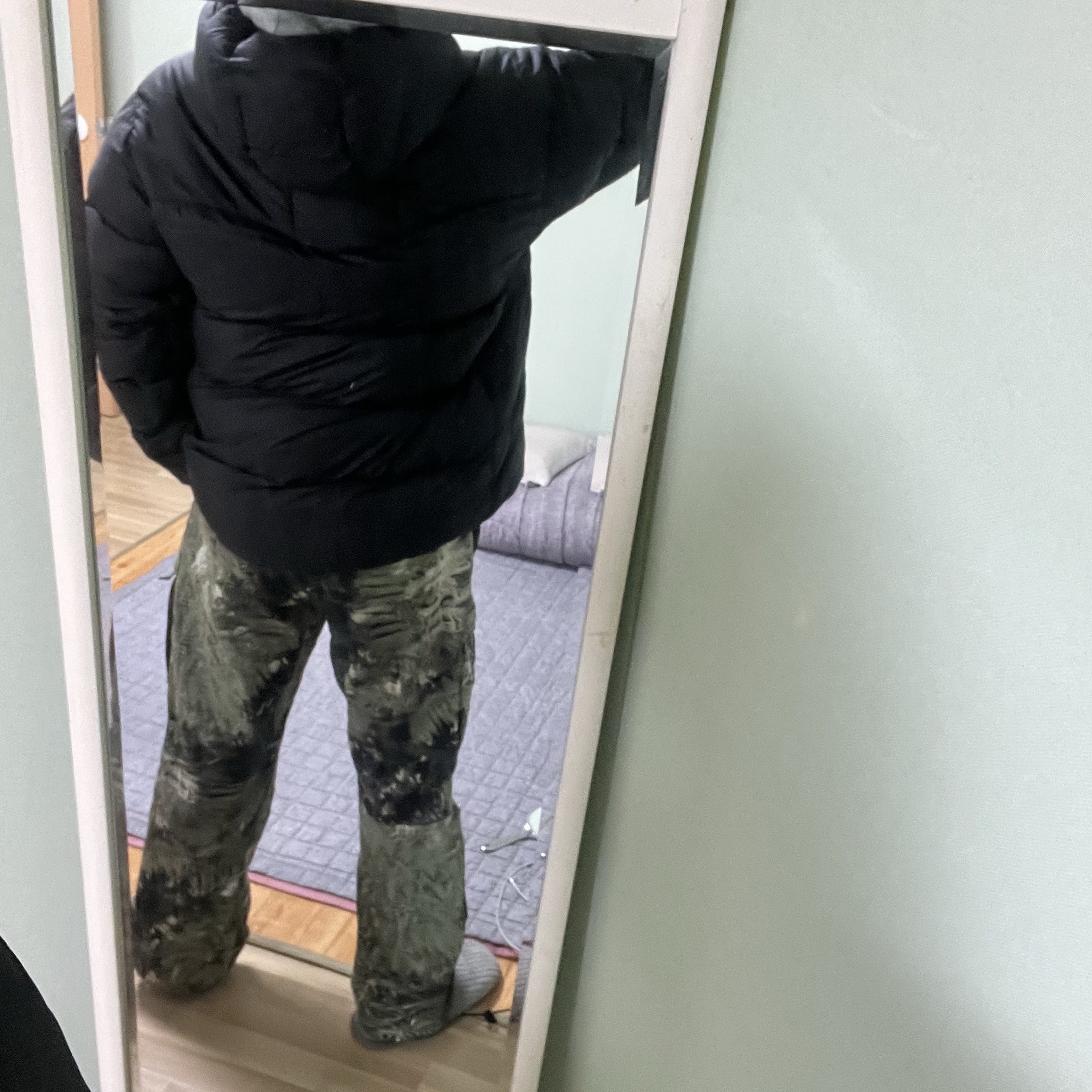 Nike ACG Smith Summit Allover Print Cargo Pants Oil Green - Asia, Nike ACG Therma-Fit ADV Lunar Lake Loose Hooded Jacket Black Summit White - Asia 착용 스타일 - 2