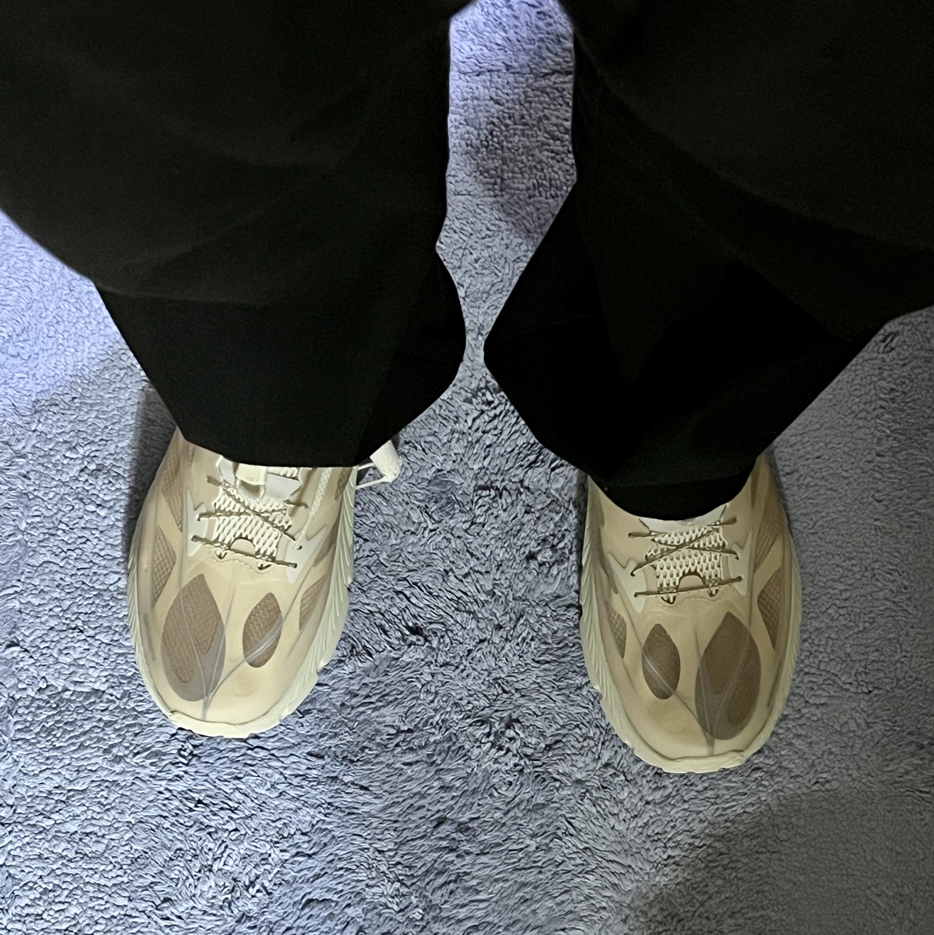 Hoka x Satisfy Mafate Speed 4 Lite Bone 착용 스타일