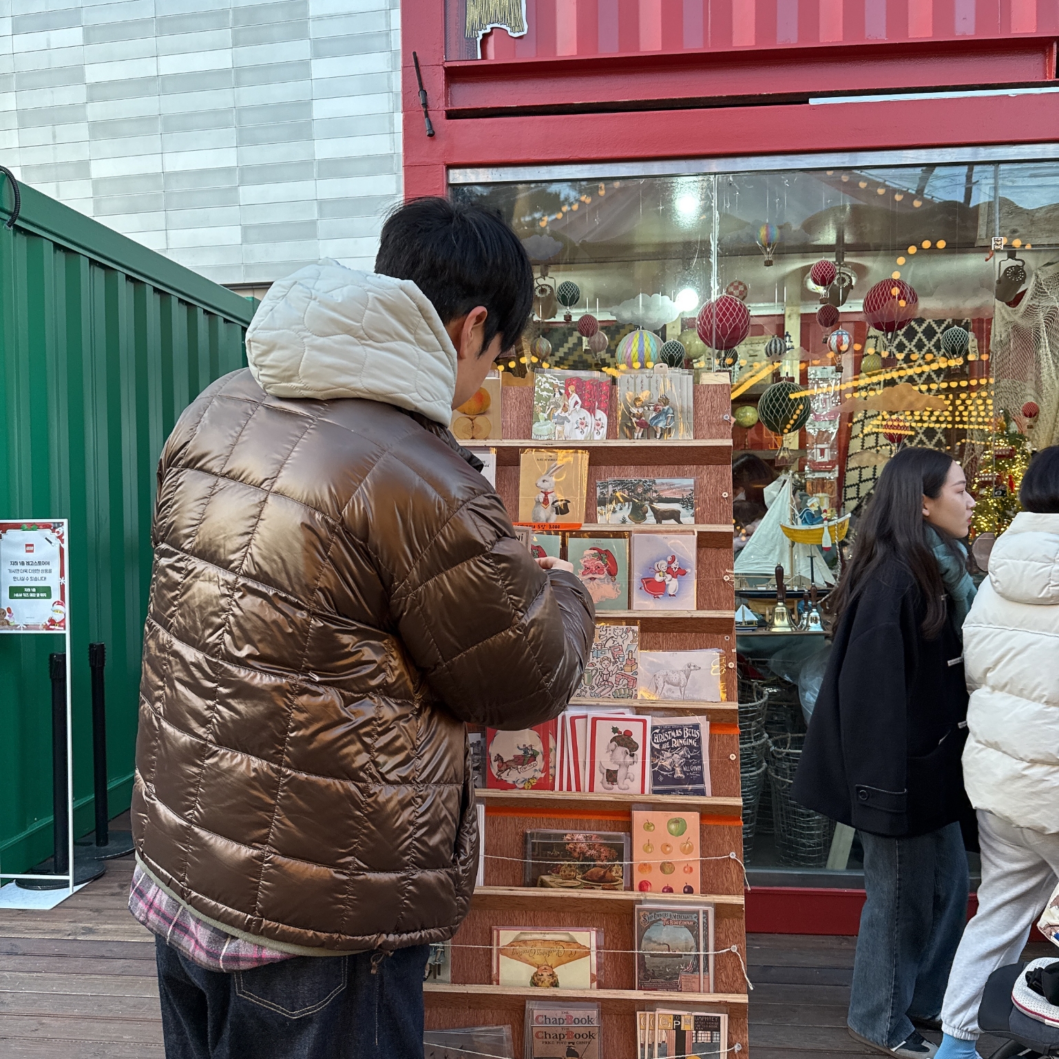 Stussy Midweight Puffer Brown, Palace Baffled Font Hood The Deep Green - 24FW 착용 스타일 - 3