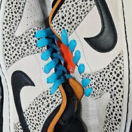 Nike SB Dunk Low Pro Electric Phantom and Black 착용 스타일