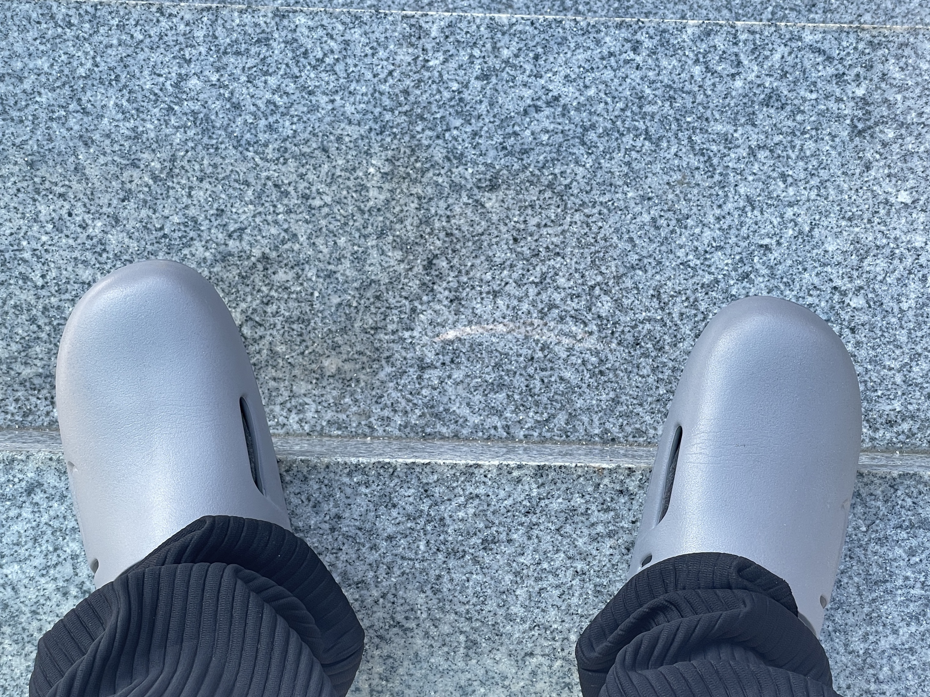 Nike Calm Mule Light Smoke Grey 착용 스타일
