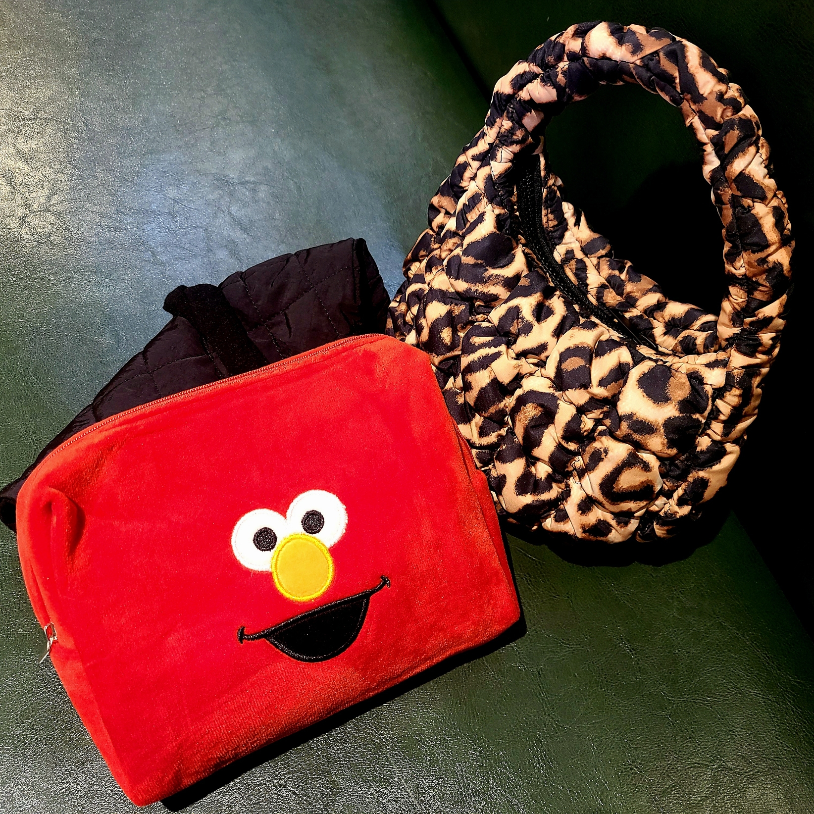 COS Quilted Micro Bag Leopard, Bearbrick x Helinox 15th Anniversary Black 100% 착용 스타일 - 1