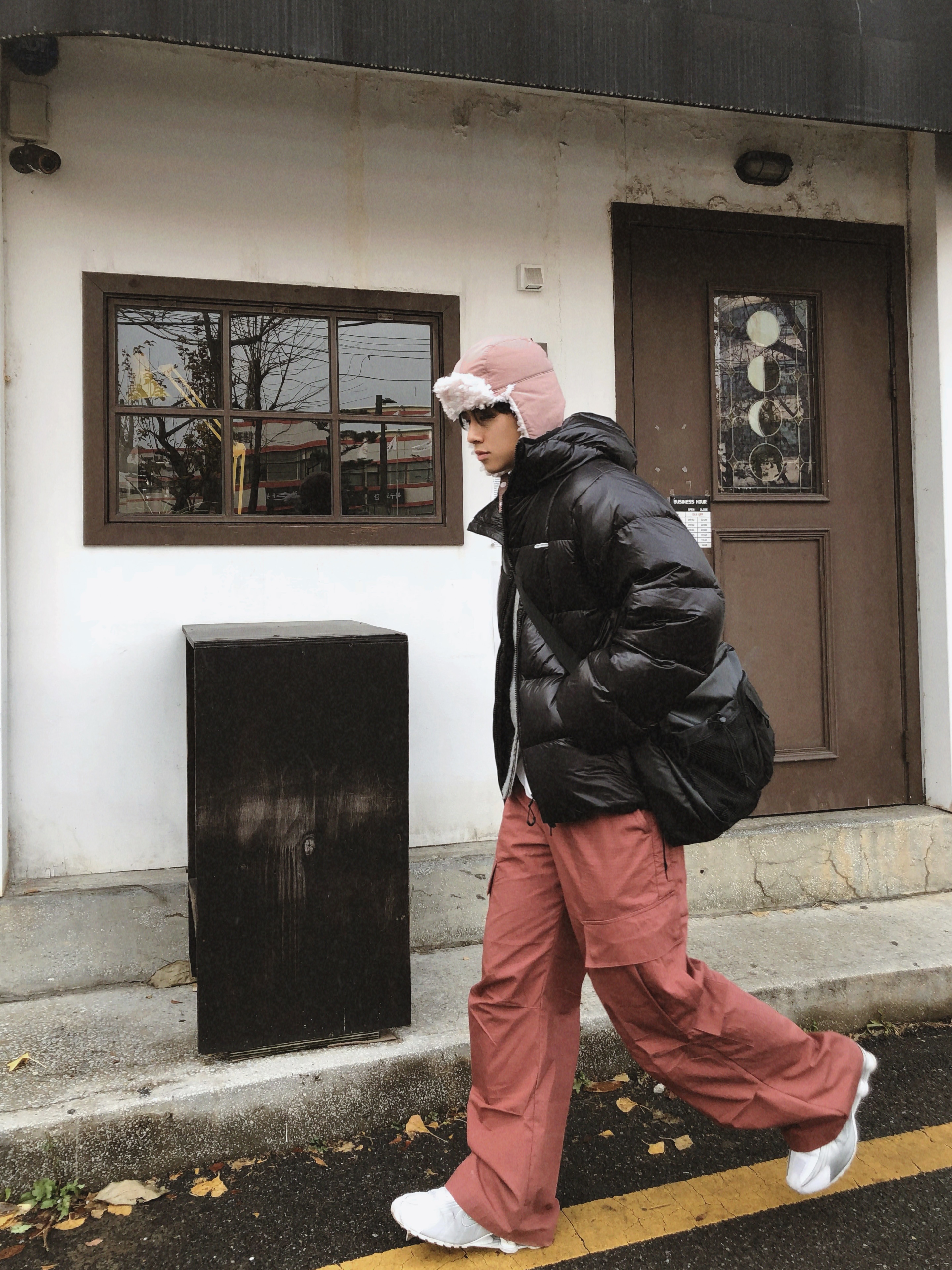 Thevinylhouse Hooded Duck Down Jacket Black, (W) Nike Shox R4 White Metallic Silver 착용 스타일 - 1