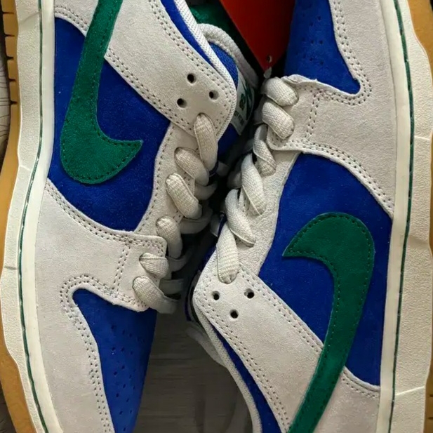 Nike SB Dunk Low Pro Phantom and Hyper Royal 착용 스타일