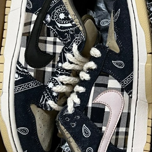 Nike x Travis Scott SB Dunk Low 착용 스타일