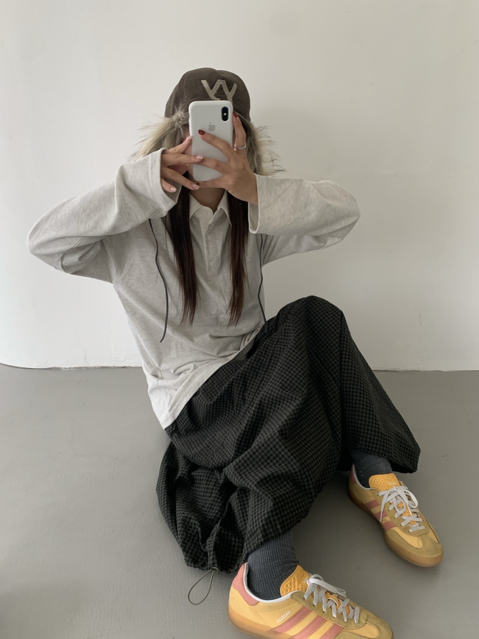 Open Yy Faux Fur Corduroy Earflap Cap Khaki, (W) Adidas Gazelle Indoor Semi Spark Clay 착용 스타일 - 2