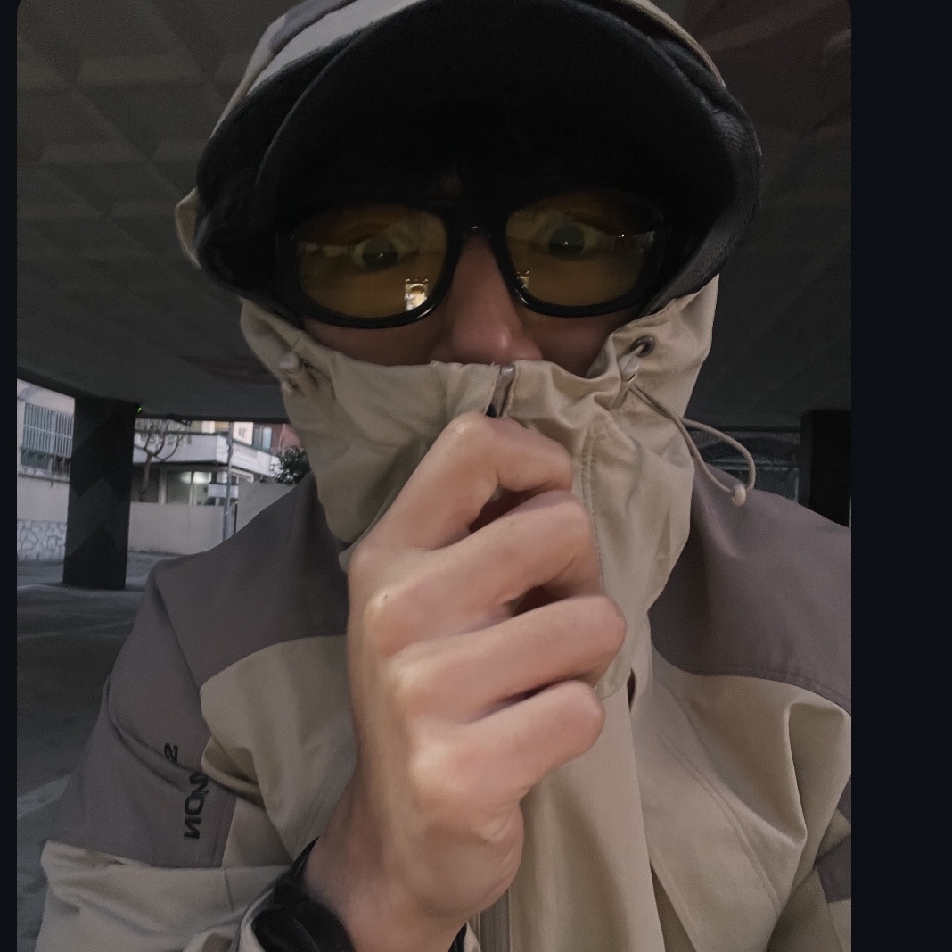 Stussy Landon Sunglasses Black Yellow Lens 착용 스타일
