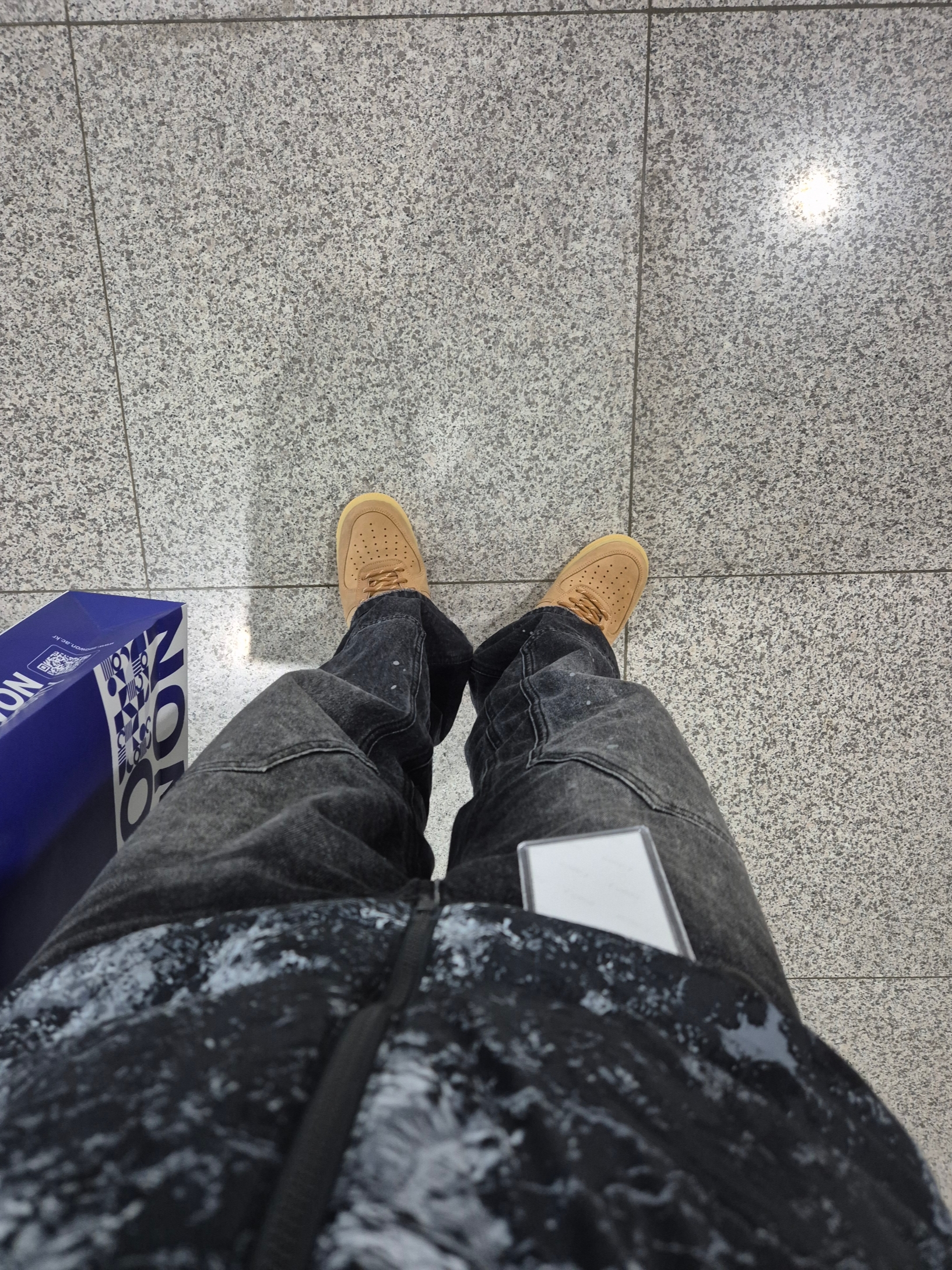 Nike ACG Therma-Fit ADV Rope De Dope Allover Print Jacket Anthracite, Nike Air Force 1 '07 WB Flax 착용 스타일
