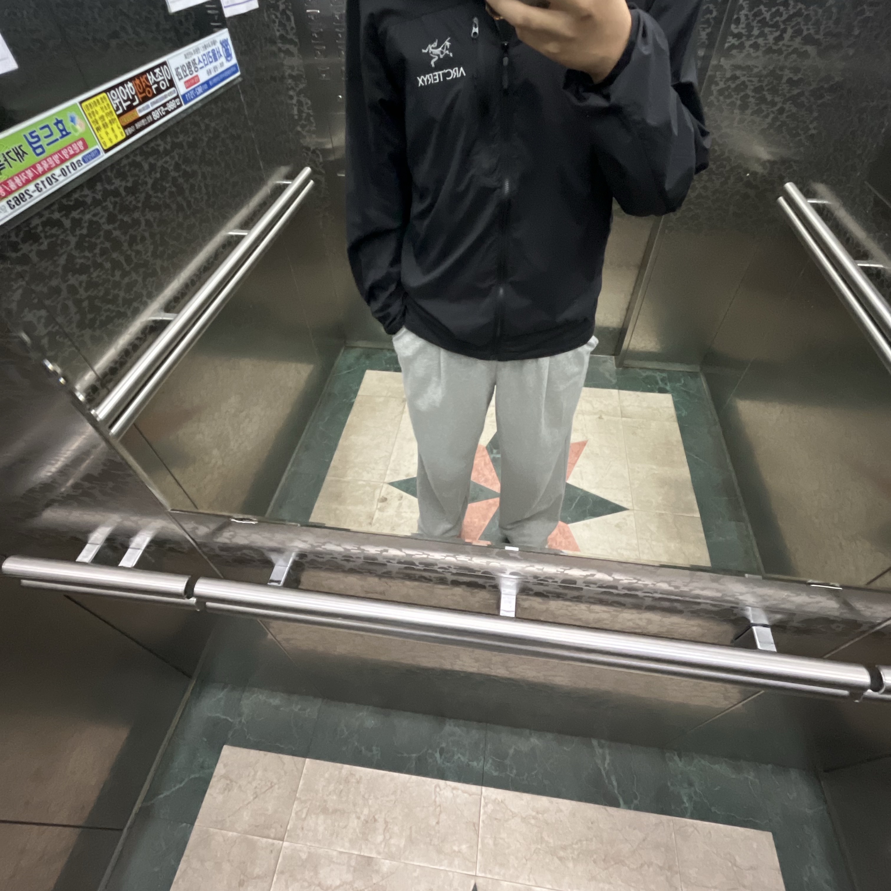 Arc'teryx Atom Hoody Black 착용 스타일
