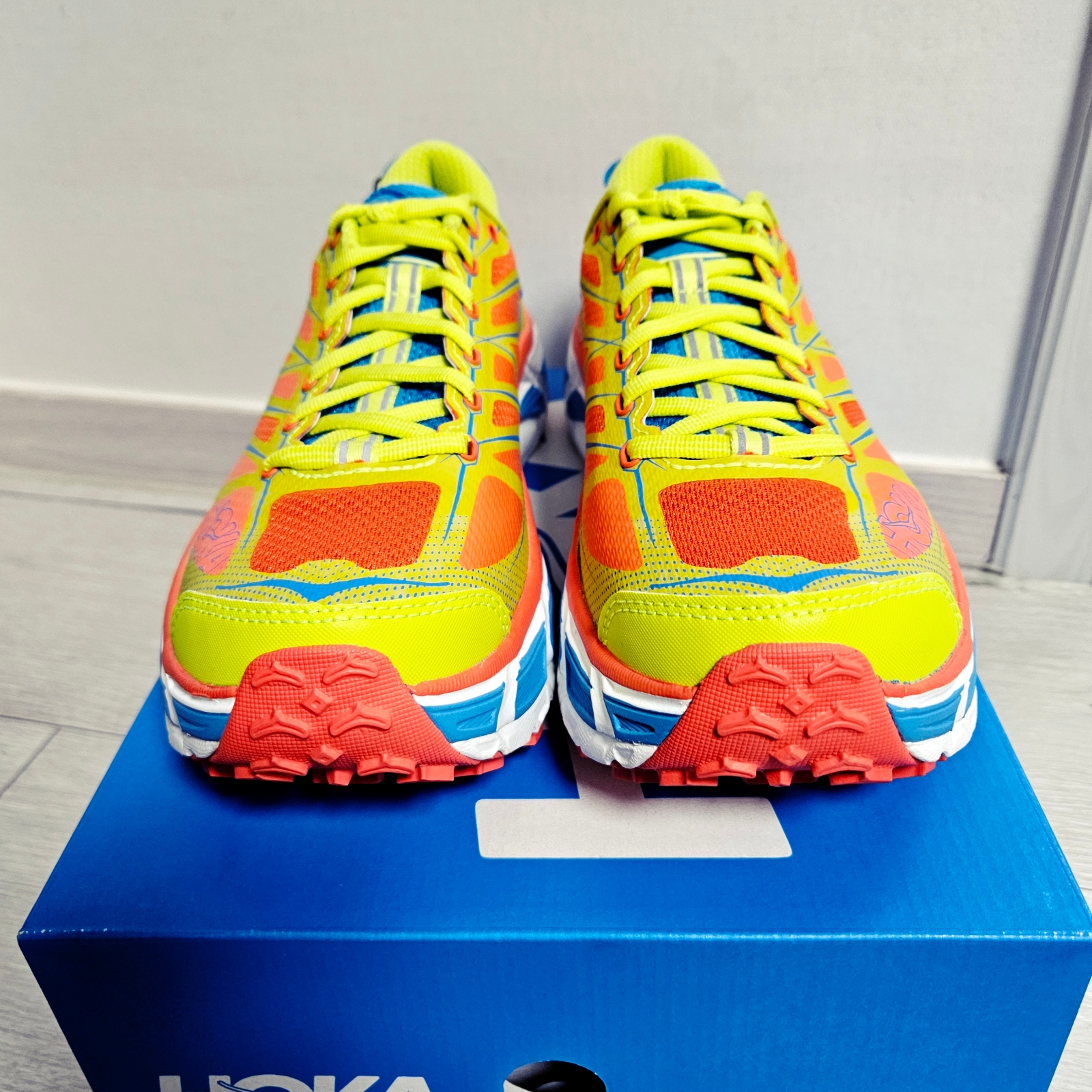 Hoka Mafate Speed 2 Flame Evening Primrose 착용 스타일 - 2