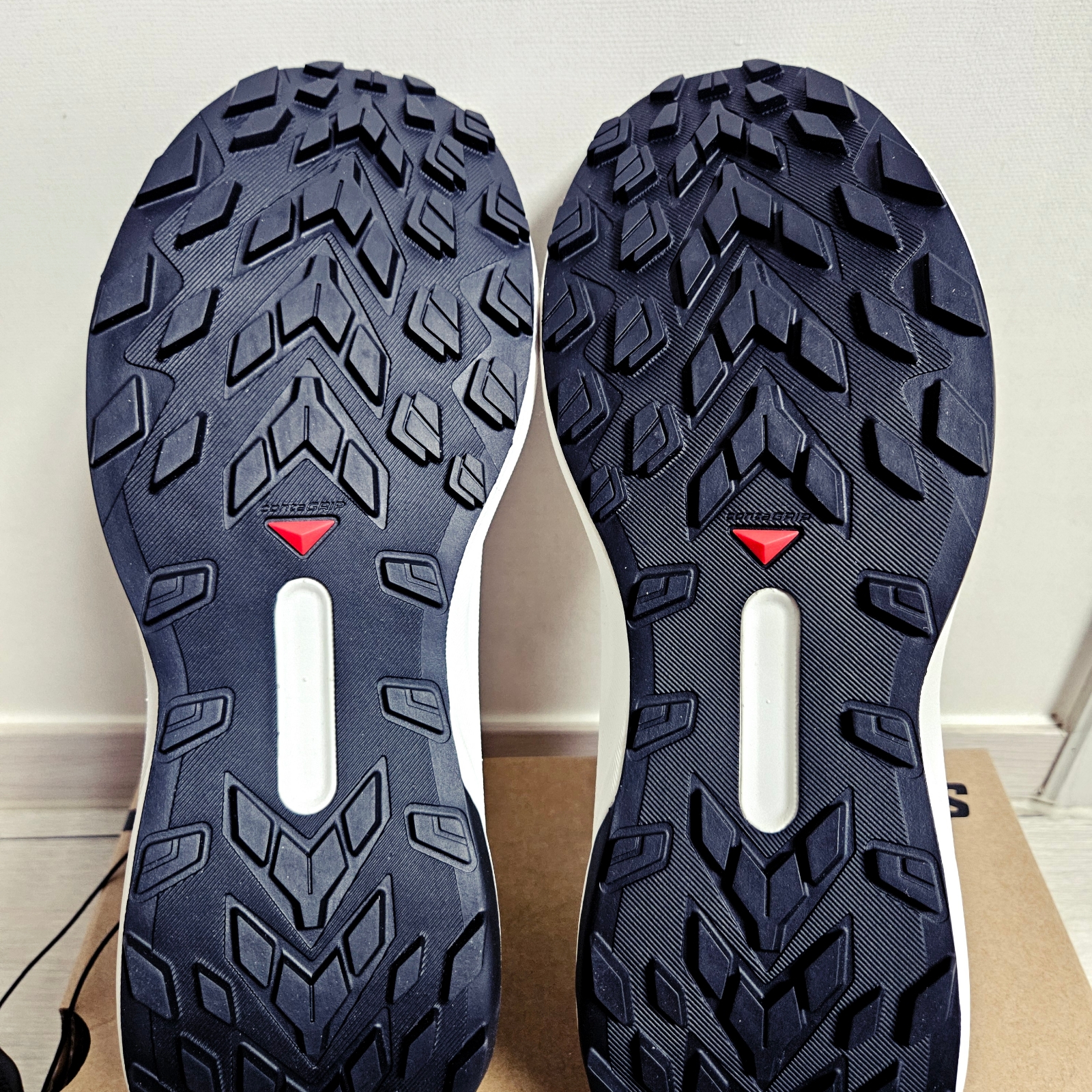 Salomon Genesis Black Electric Green 착용 스타일 - 3
