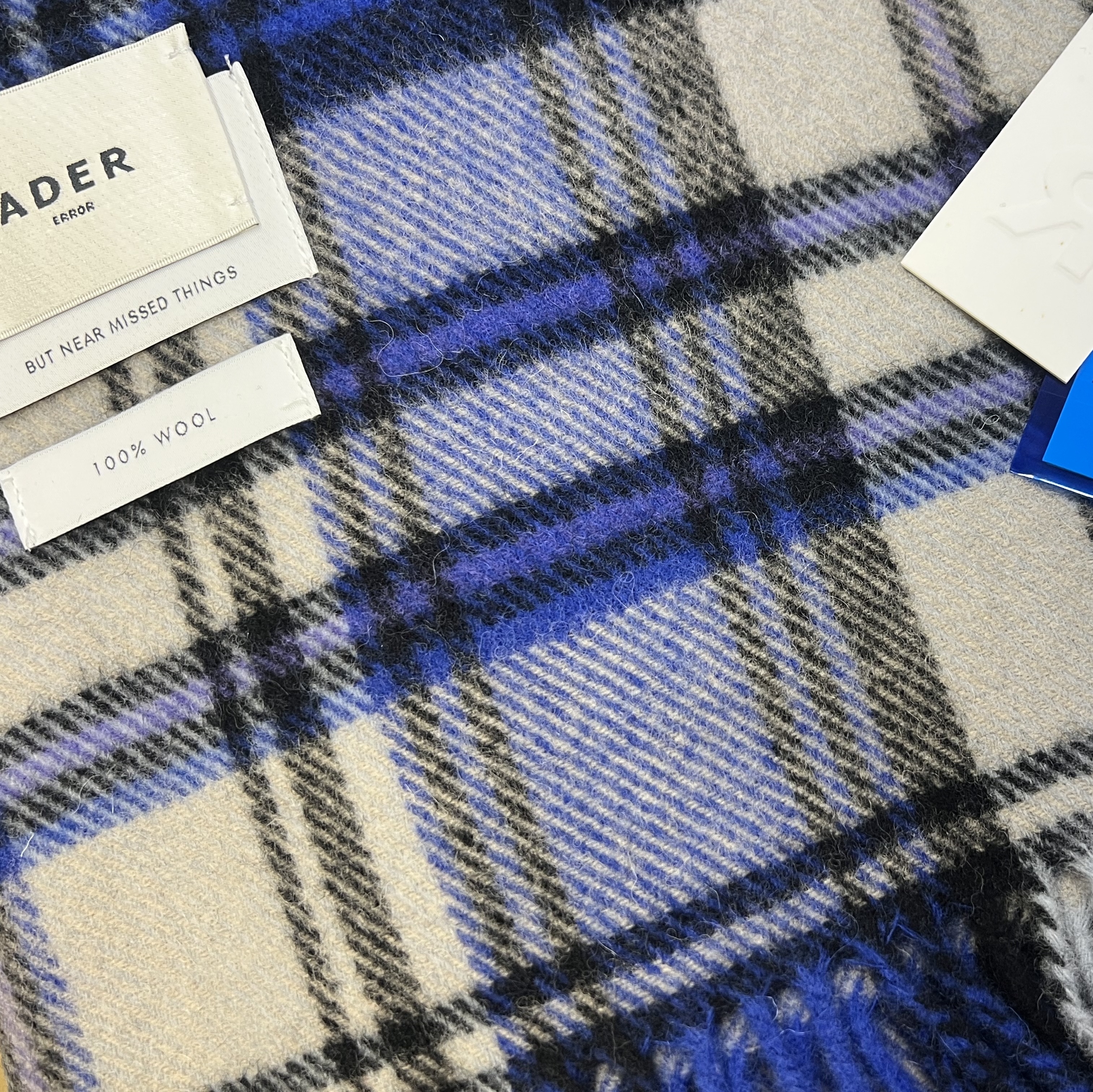 Ader Error Revint Plaid Muffler Z-Blue 착용 스타일 - 2