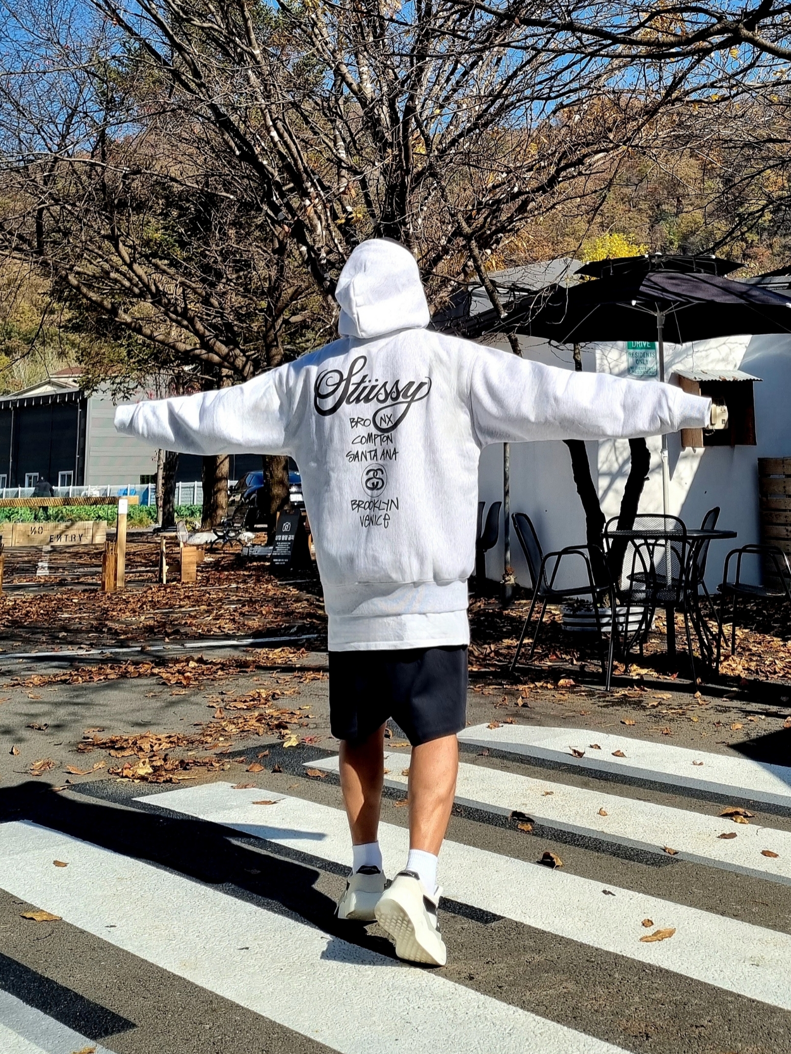 Stussy World Tour Hoodie Ash Heather 2024,2025 착용 스타일