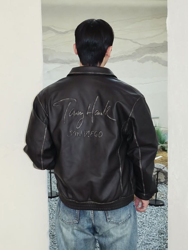 TONY HAWK Washed Vegan Leather Jacket Black 착용 스타일 - 2