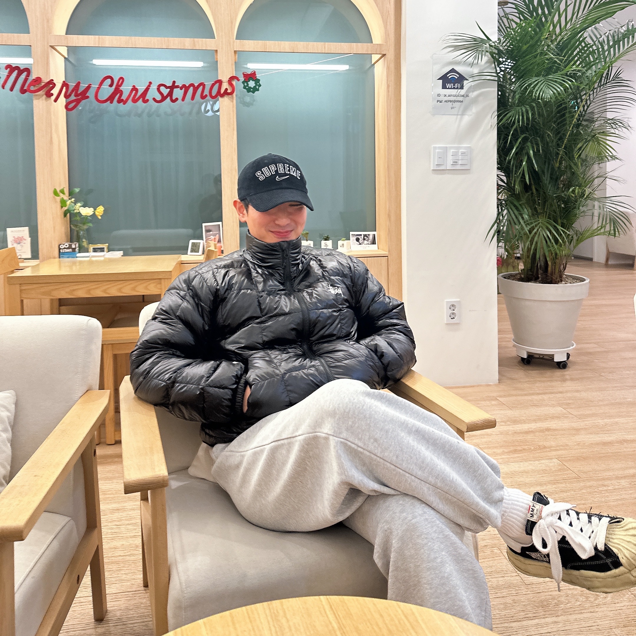 Stussy Midweight Puffer Black, Supreme x Nike Arc Corduroy 6-Panel Black - 22SS 착용 스타일